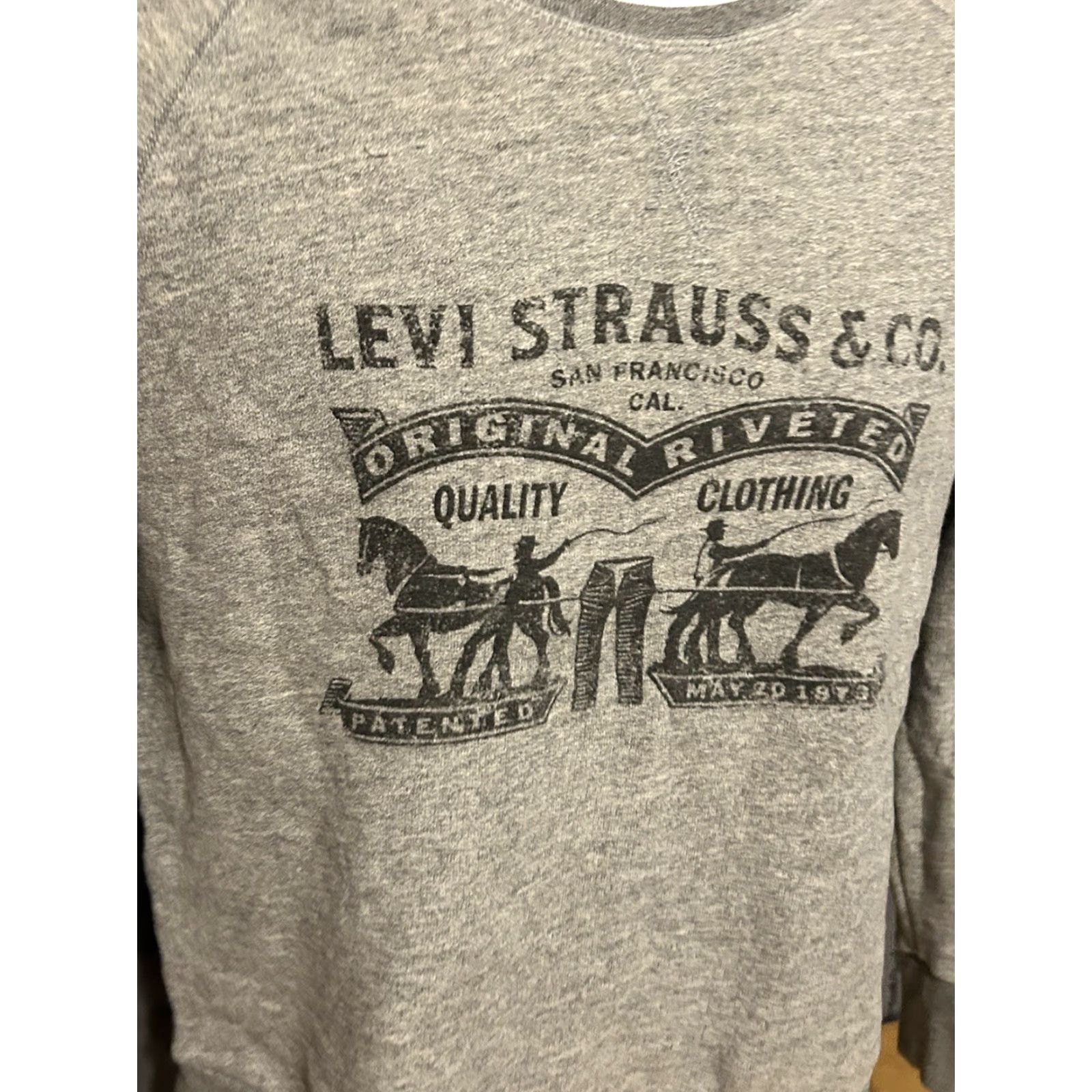 Levi's VINTAGE Levi's Sweatshirt Pullover Unisex Adults Large Heather Gray Front Graphic Logo Size US L / EU 52-54 / 3 - 6 Thumbnail
