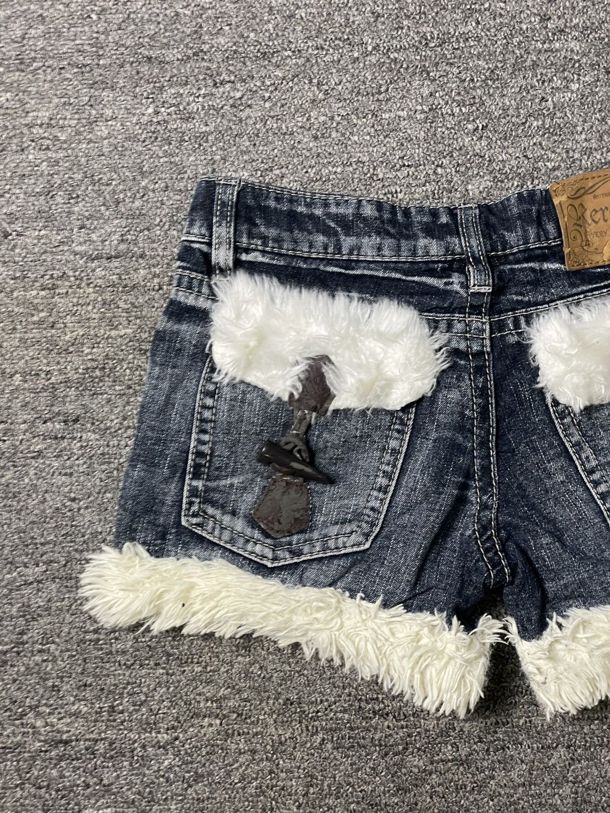 Japanese Brand × Vintage KEREK JEANS Authentic Garment Fur Trim Shorts (97) Size 26" / US 2 / IT 38 - 9 Thumbnail