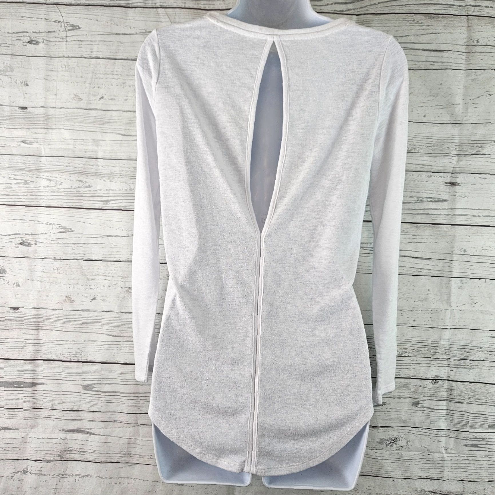 Athleta Athleta Womens Long Sleeve Top 2XS White Solid Back Cut Out Pullover Casual Activewear Women Size XXS / US 00 / IT 34 - 3 Thumbnail
