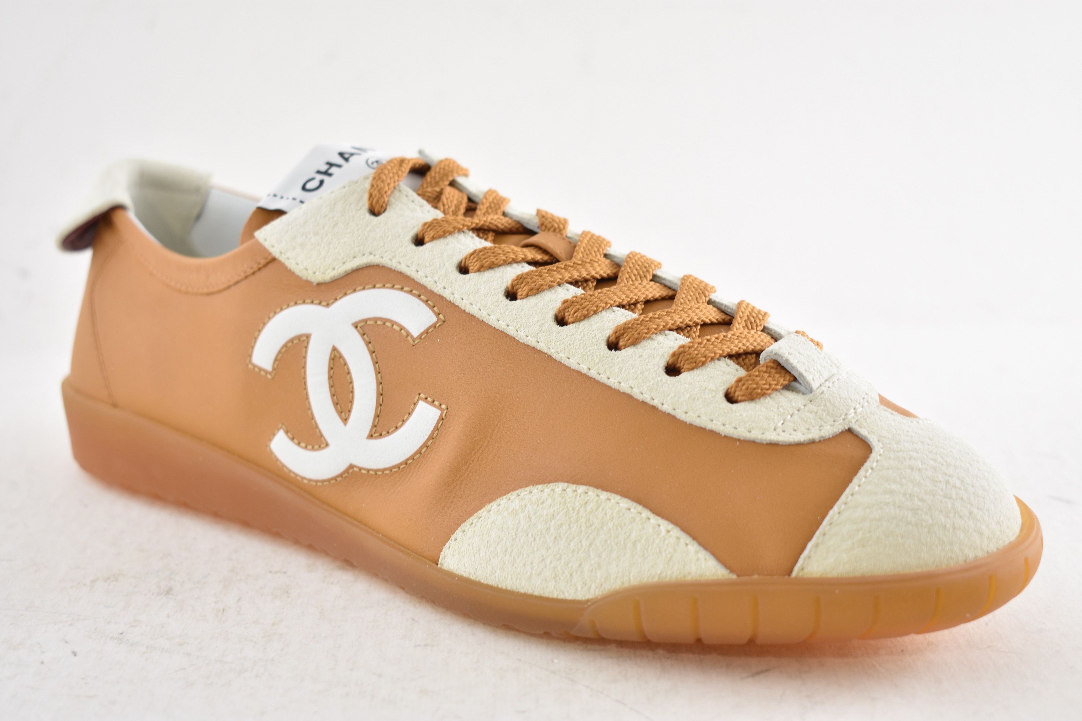Chanel 26P White Leather Suede CC Logo Runner Trainer Sneaker 39.5 Size US 9.5 / IT 39.5 - 6 Thumbnail