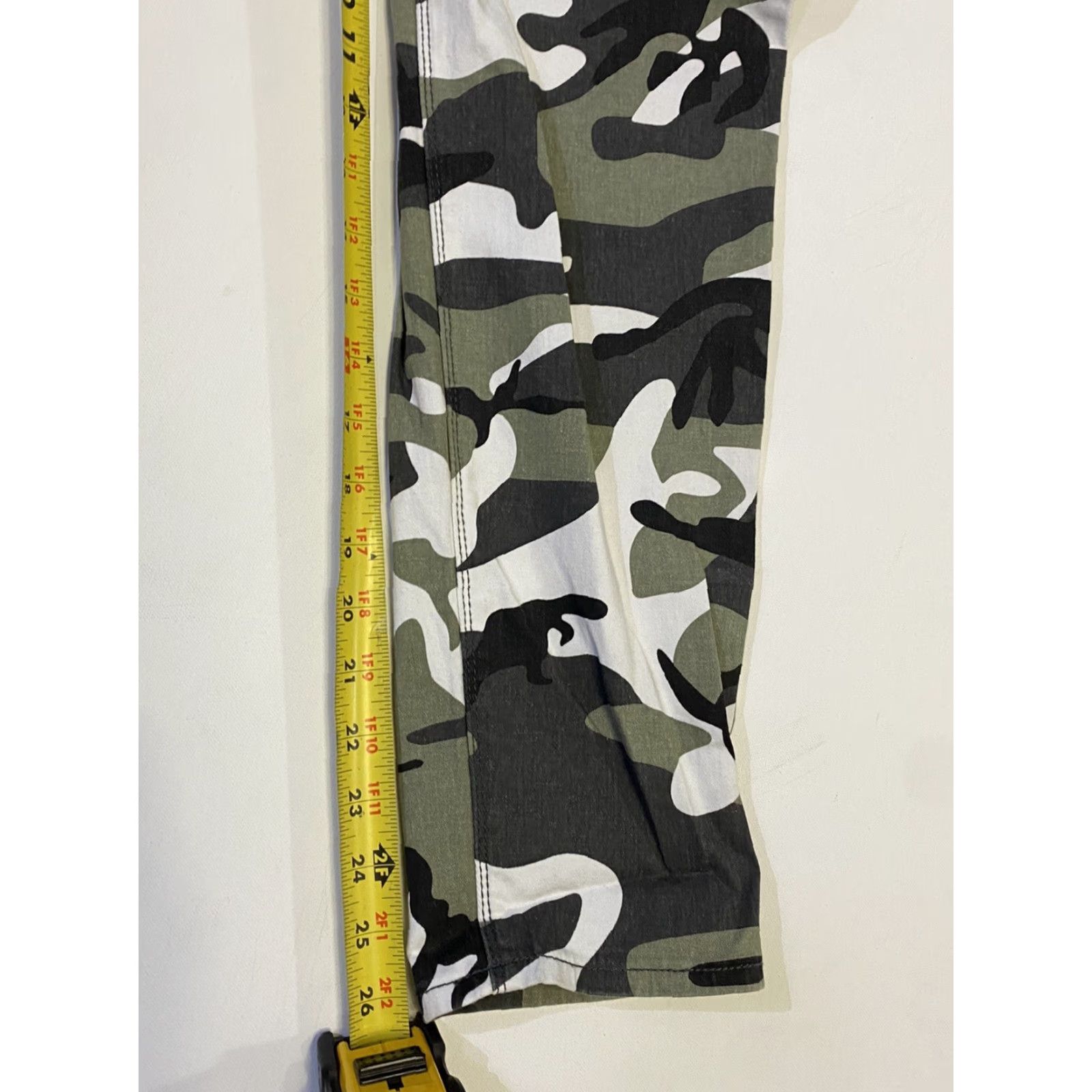 Almost Famous Almost Famous Womens Super High Rise Skinny Camo Pants size 13 Size 34" / US 12 / IT 48 - 3 Thumbnail