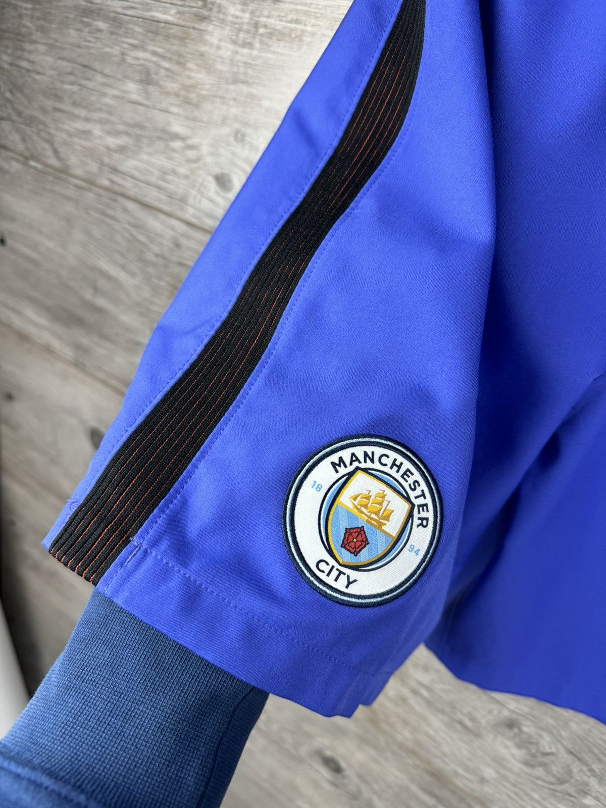 Nike FOOTBALL SHORTS NIKE MANCHESTER CITY SIZE S Y2K DRILL STYLE Size US 30 / EU 46 - 3 Thumbnail