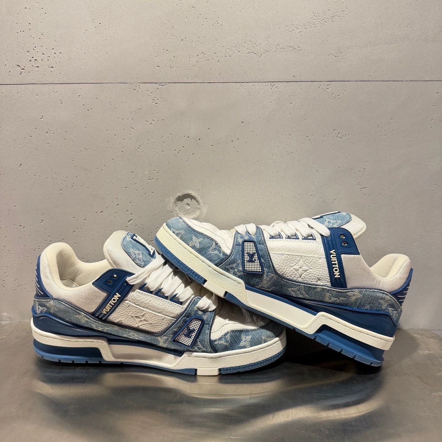 Louis Vuitton Louis Vuitton Trainer in white and blue jeans Size US 9.5 / EU 42-43 - 8 Thumbnail
