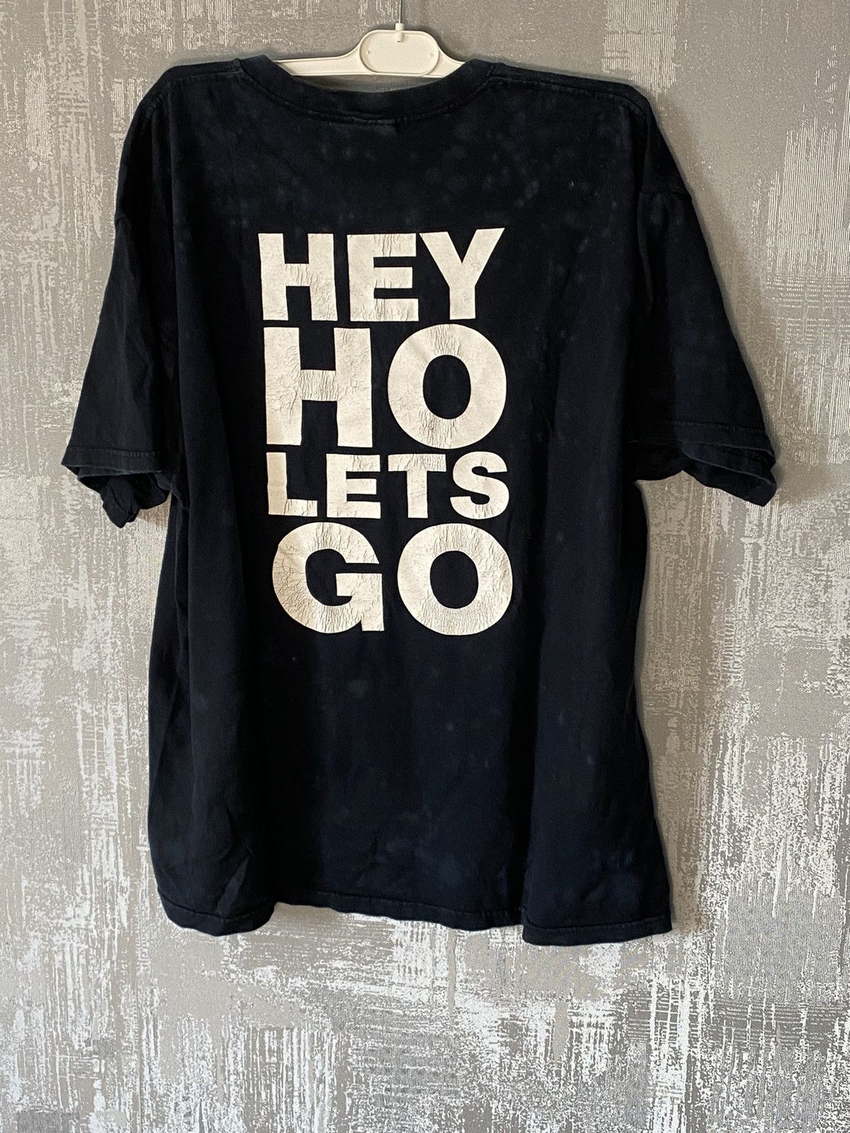 Band Tees Vintage Ramones 2006 Rock T-shirt Hey Ho Let’s Go Size US XL / EU 56 / 4 - 5 Thumbnail