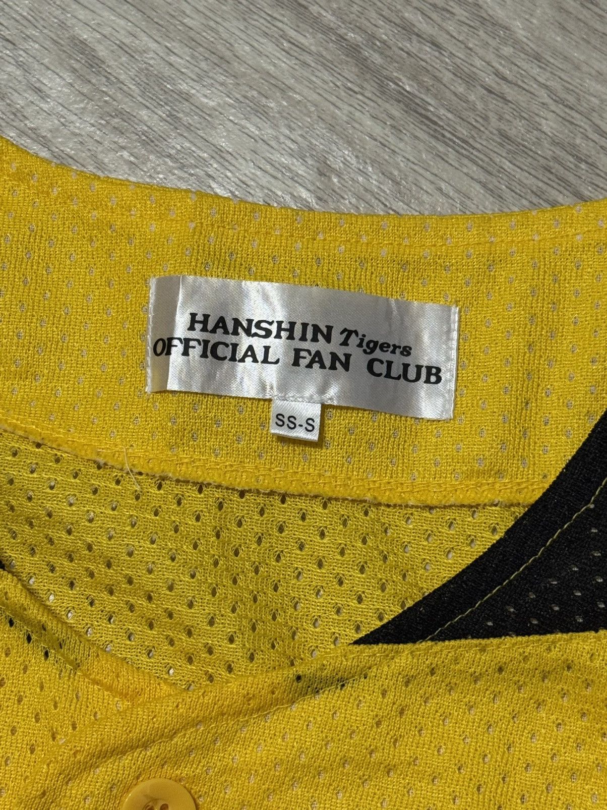 Japanese Brand 🔷Official Vintage Mizuno Hanshin Tigers Baseball Jersey🔷 Size US S / EU 44-46 / 1 - 4 Thumbnail