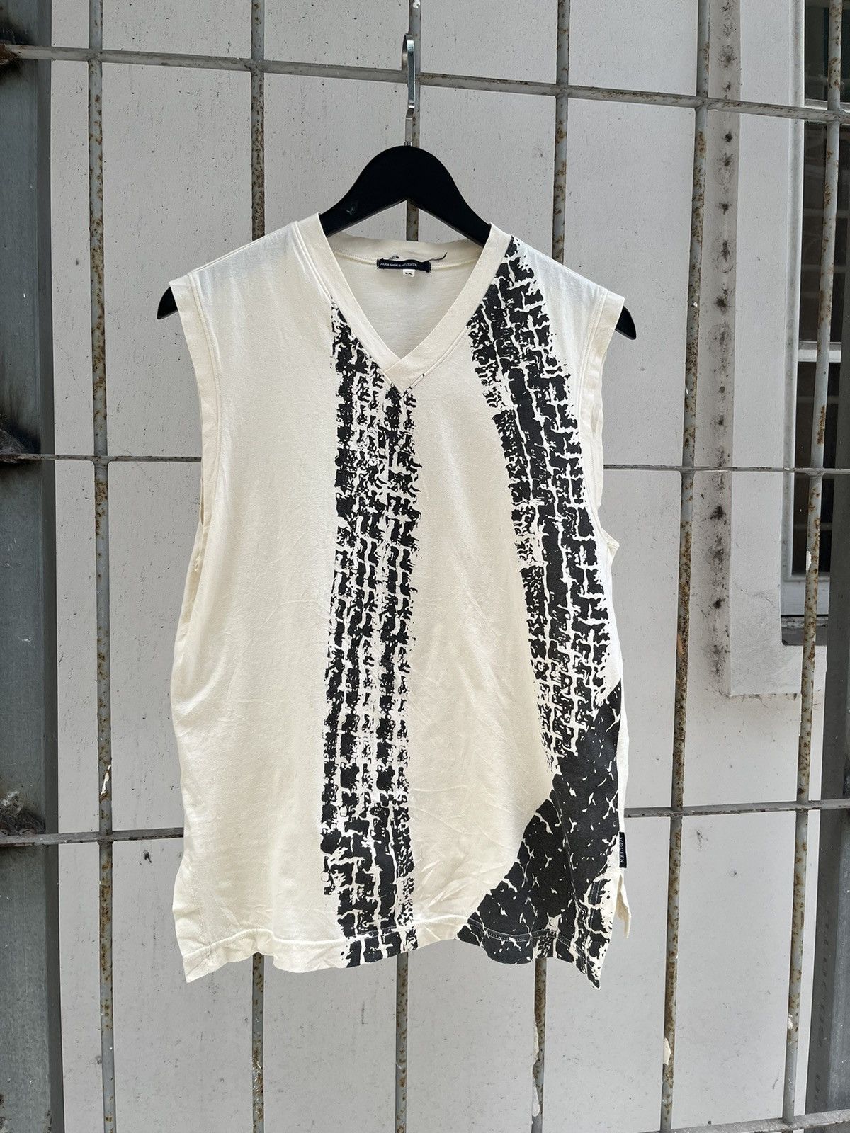 Alexander McQueen 1997 ALEXANDER MCQUEEN " TIRE PRINT" TANK TOP Size US M / EU 48-50 / 2 - 2 Thumbnail