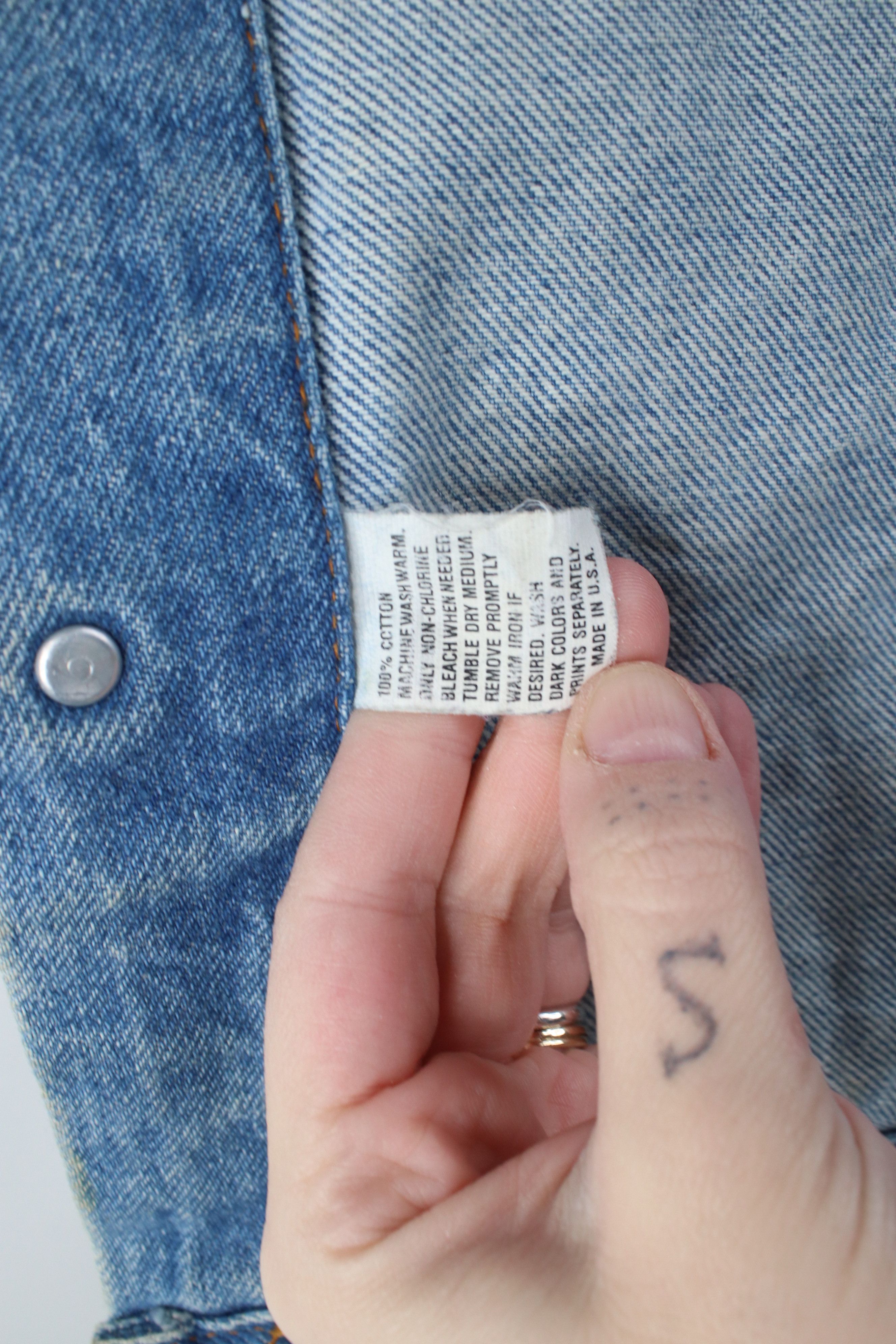 Hard Rock Cafe Vintage 90s Hard Rock Cafe Las Vegas Denim Trucker Jacket Size L / US 10 / IT 46 - 13 Thumbnail