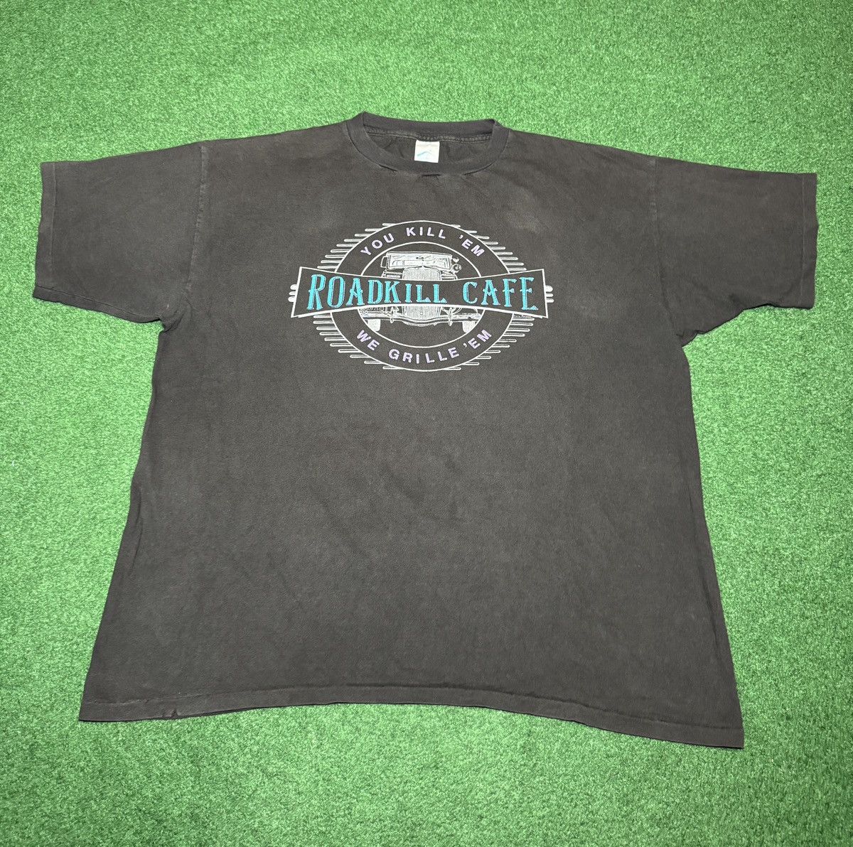 Vintage Vintage 90s Roadkill Cafe You Kill Em We Grill Em T Shirt Size US XL / EU 56 / 4 - 1 Thumbnail