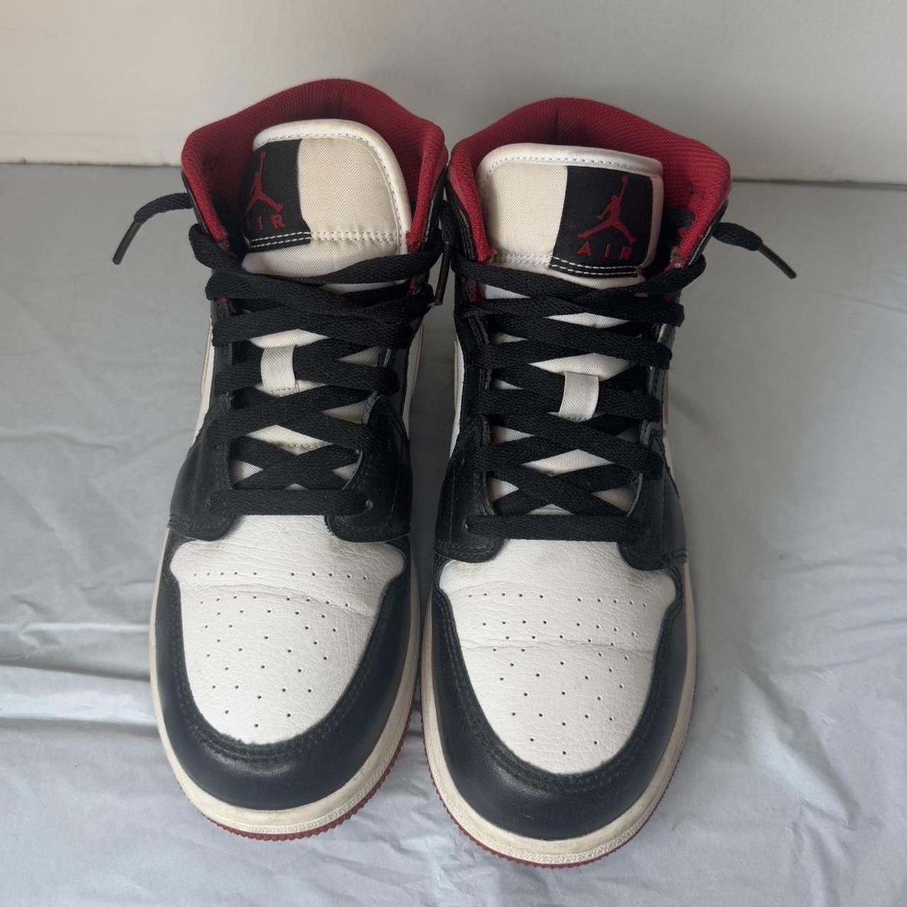 Jordan Brand Nike Air Jordan Retro 1 Mid Sneakers Size US 7 / EU 40 - 4 Thumbnail