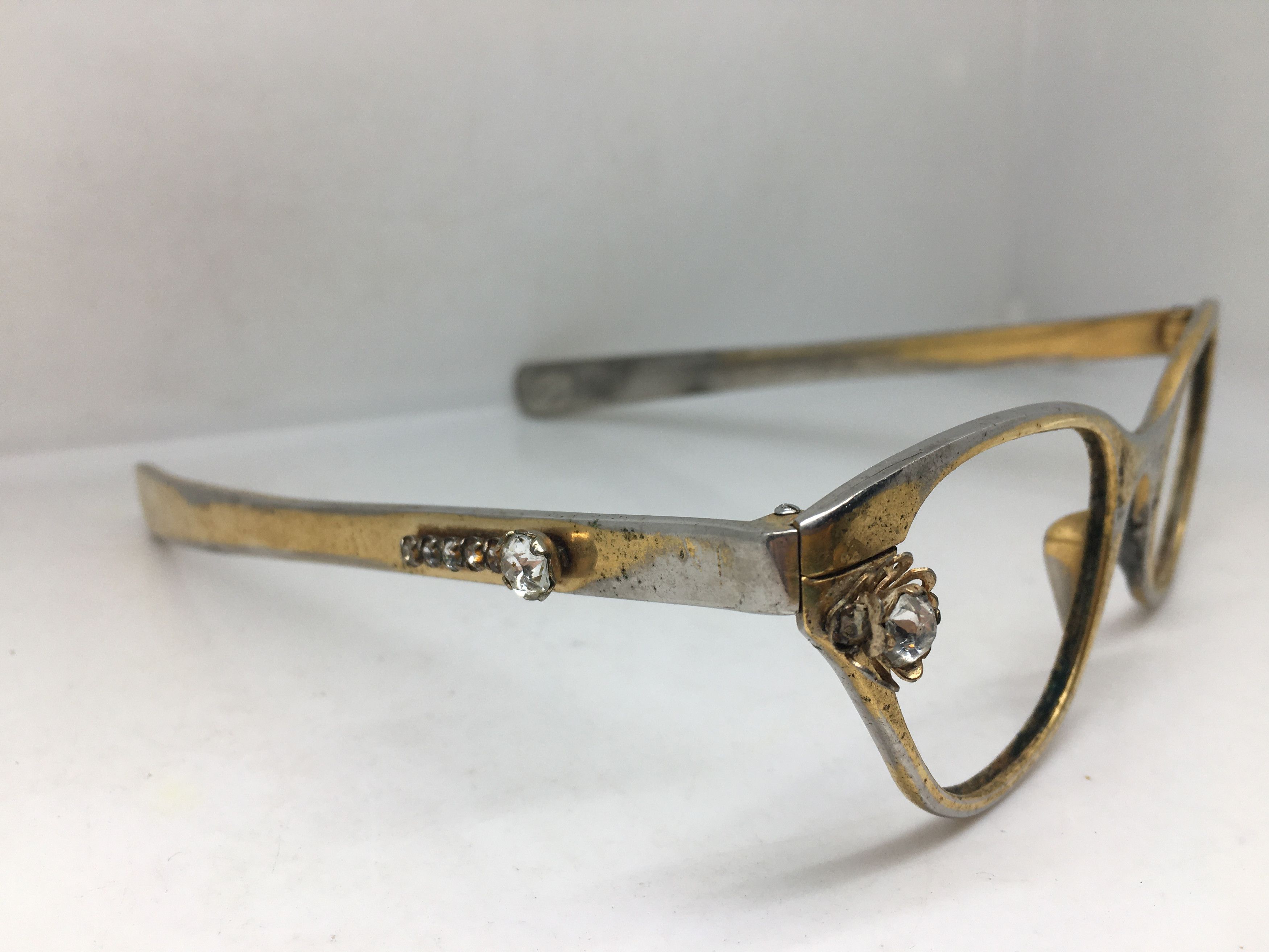Vintage Vintage 50s TURA Woman Aluminum Gold Cateye Eyeglasses Size ONE SIZE - 1 Thumbnail