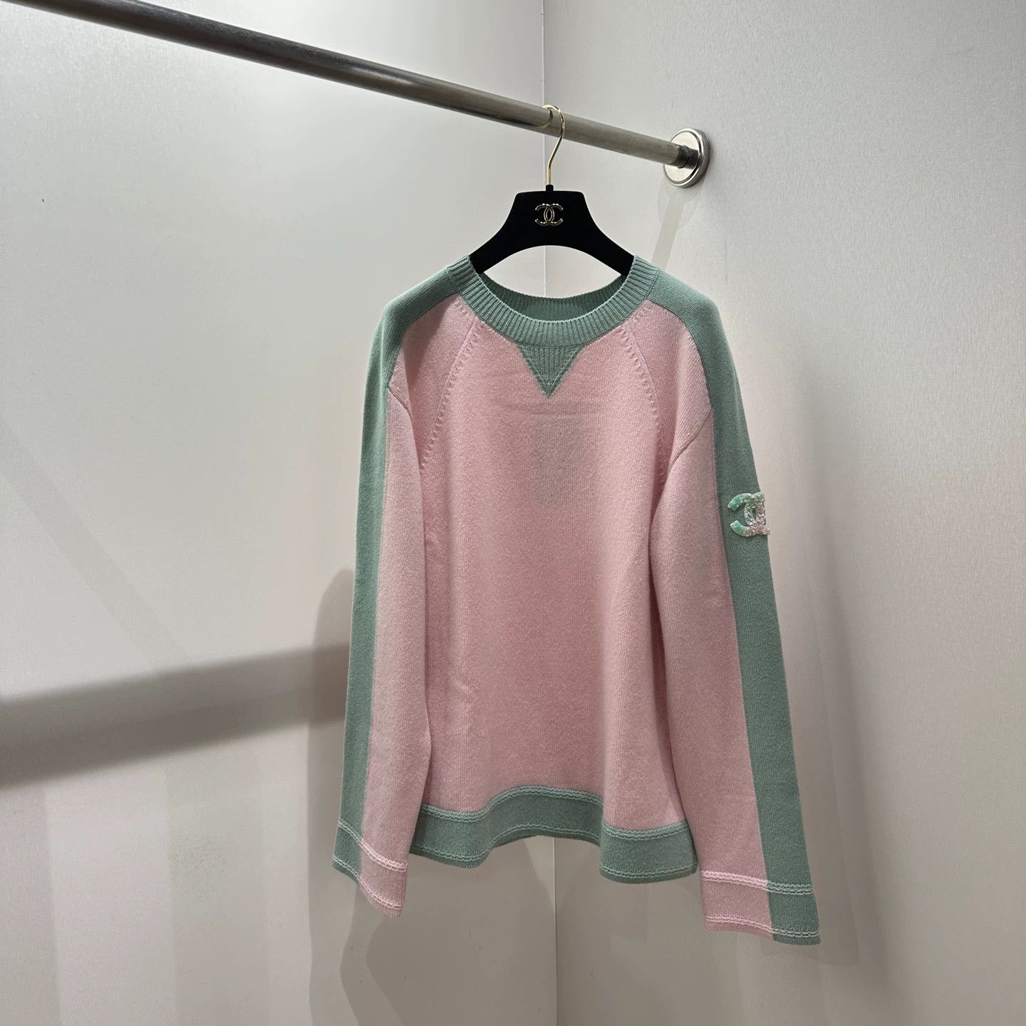 Chanel Chanel 24C Sequined Logo Cashmere Sweater mar524 Size S / US 4 / IT 40 - 1 Thumbnail