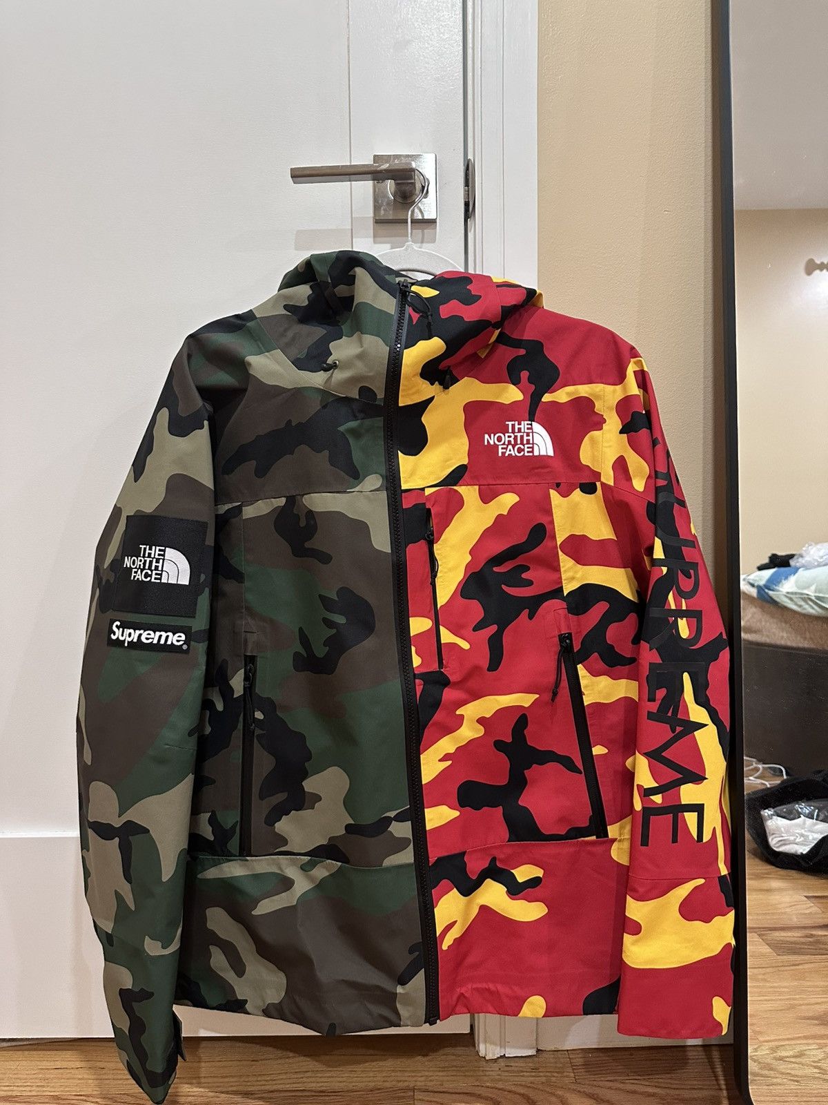 Supreme × The North Face Supreme x The North Face Split Taped Seam