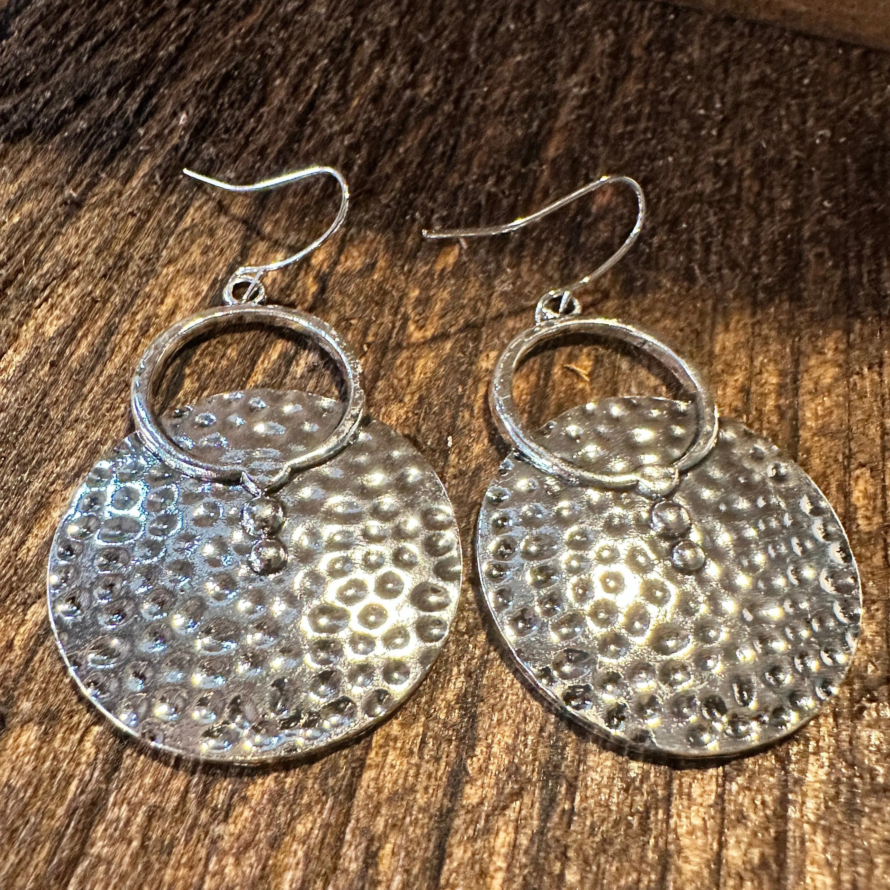 Other Boho Hippie Western Pounded Silver Circle Drop Wire Earrings Size ONE SIZE - 6 Thumbnail
