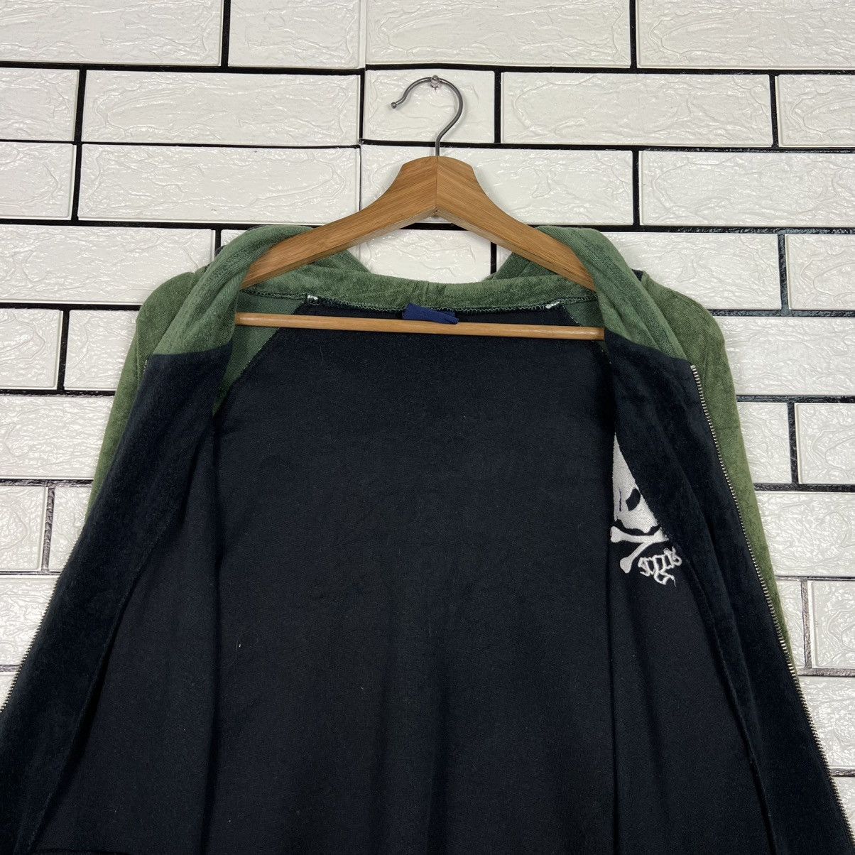 Vintage AMERICAN AND HAWAIIAN Hard Core Surfer Hoodies #4108-C187 Size US L / EU 52-54 / 3 - 17 Thumbnail