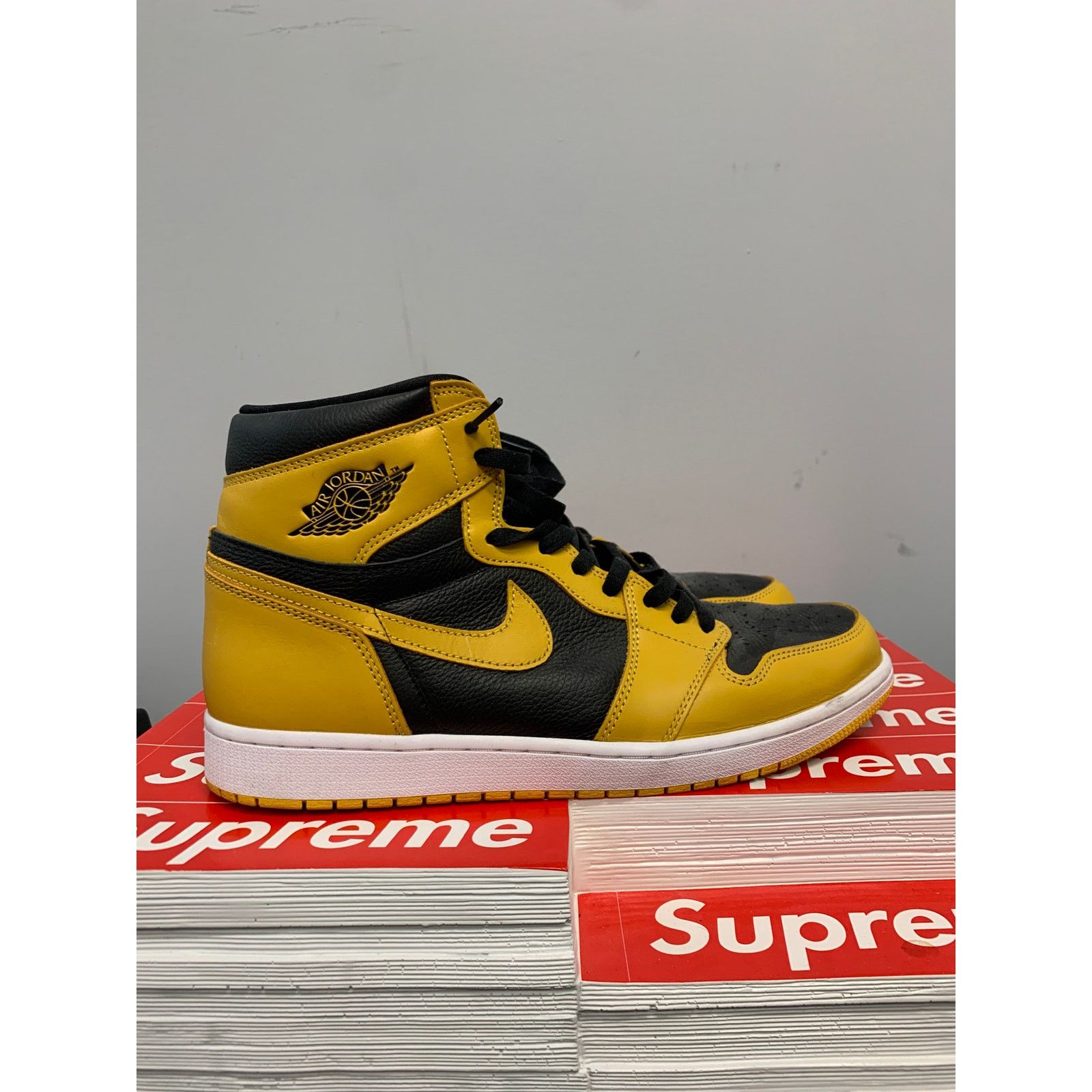 image of Nike Air Jordan 1 Retro High Pollen Size 13 Used Ships Now Shoes in Black, Men's