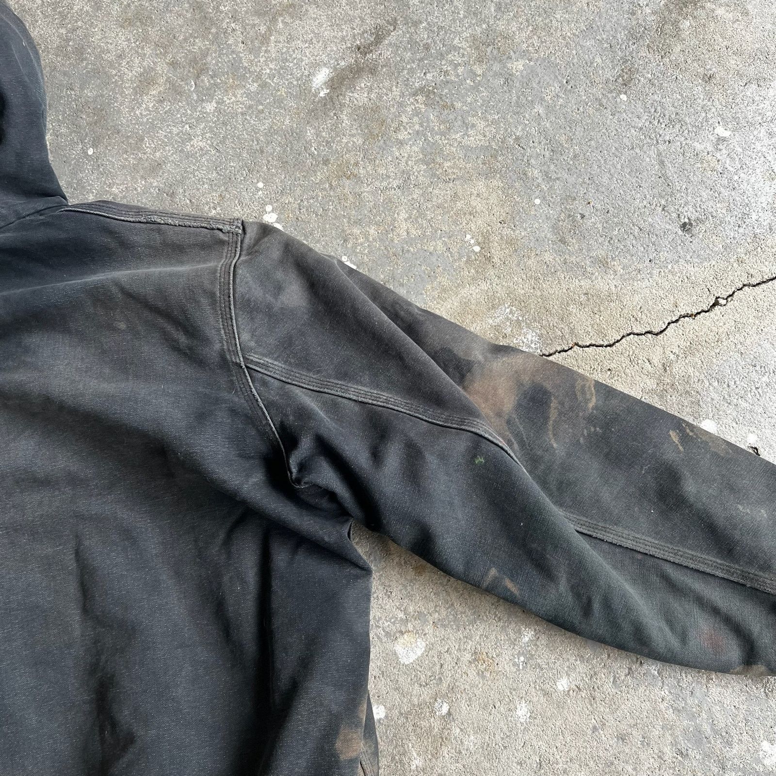 Carhartt × Vintage Carhartt J130 BLK black faded hooded work wear jacket Size US M / EU 48-50 / 2 - 16 Thumbnail