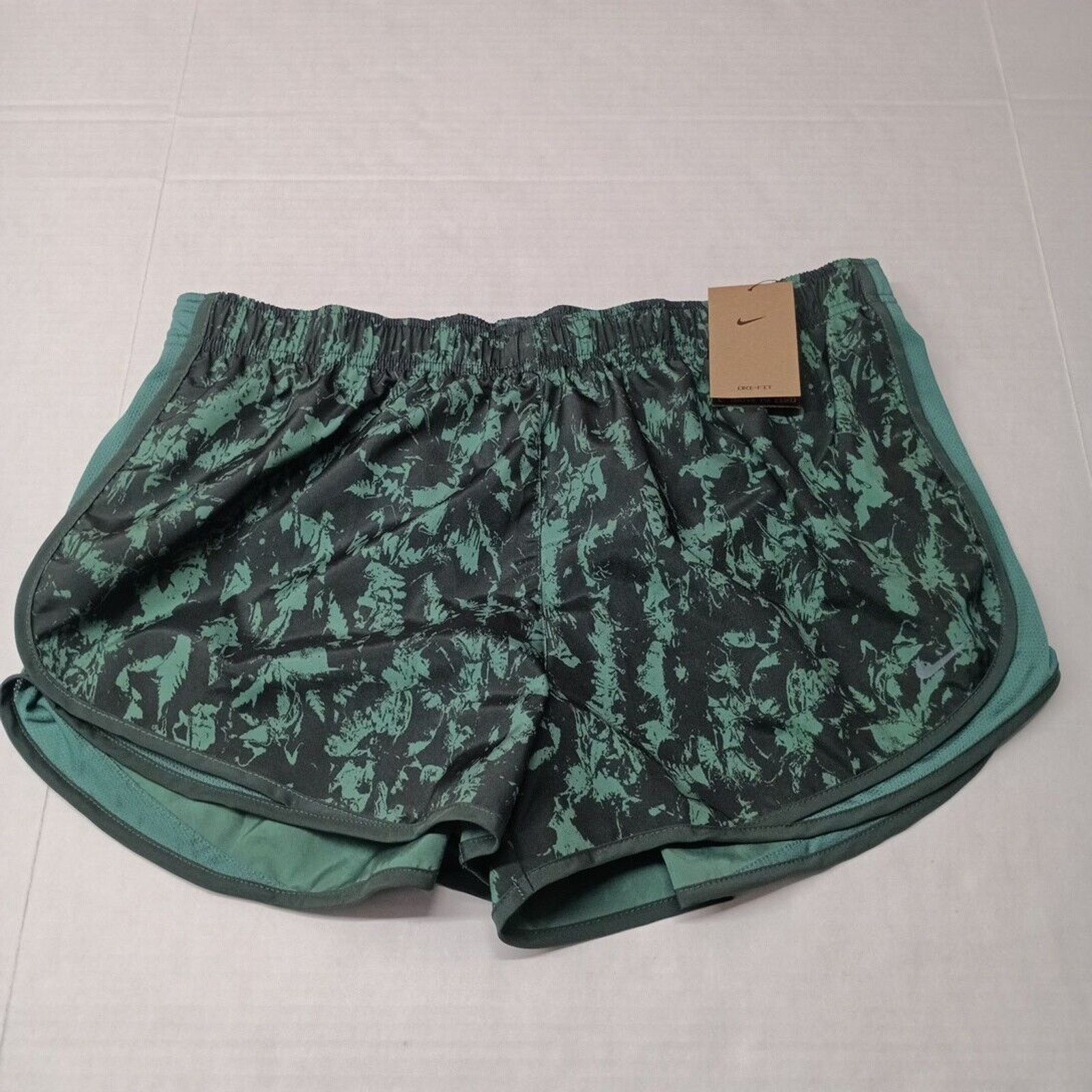 Nike Nike Tempo Running Shorts Women's 2XL Green Printed Dri-FIT Size 38" / US 16 / IT 52 - 1 Thumbnail