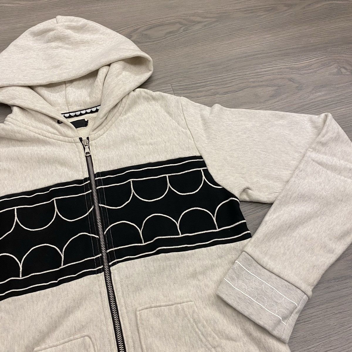 Kaws KAWS Original Fake Teeth Hoodie Jacket Size US L / EU 52-54 / 3 - 2 Thumbnail