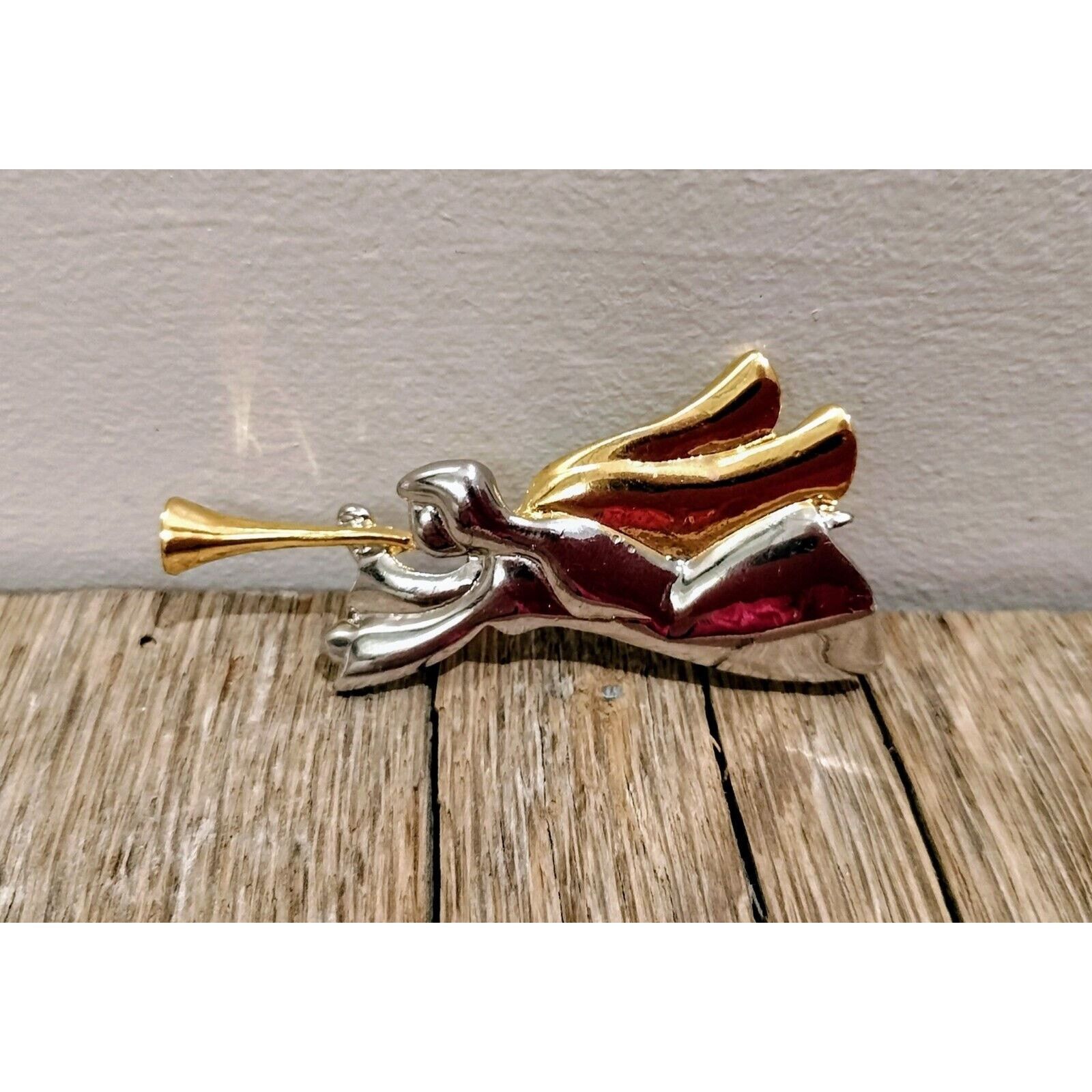 Liz Claiborne Liz Claiborne Angel Brooch Blowing Horn Silvertone Metal Pin Size ONE SIZE - 13 Thumbnail