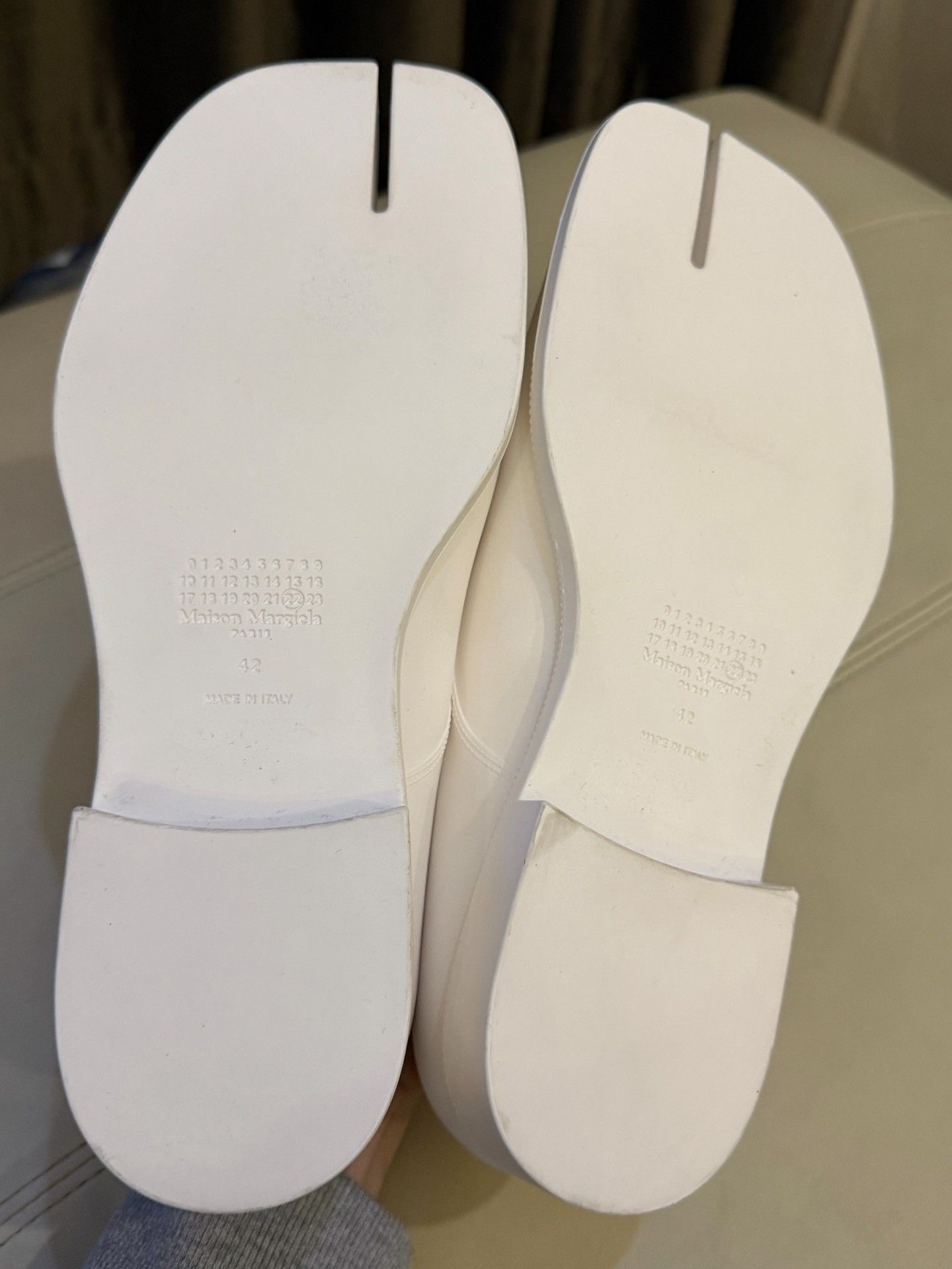 Maison Margiela Maison Margiela White Tabi Split-Toe Shoes Size US 9 / EU 42 - 3 Thumbnail