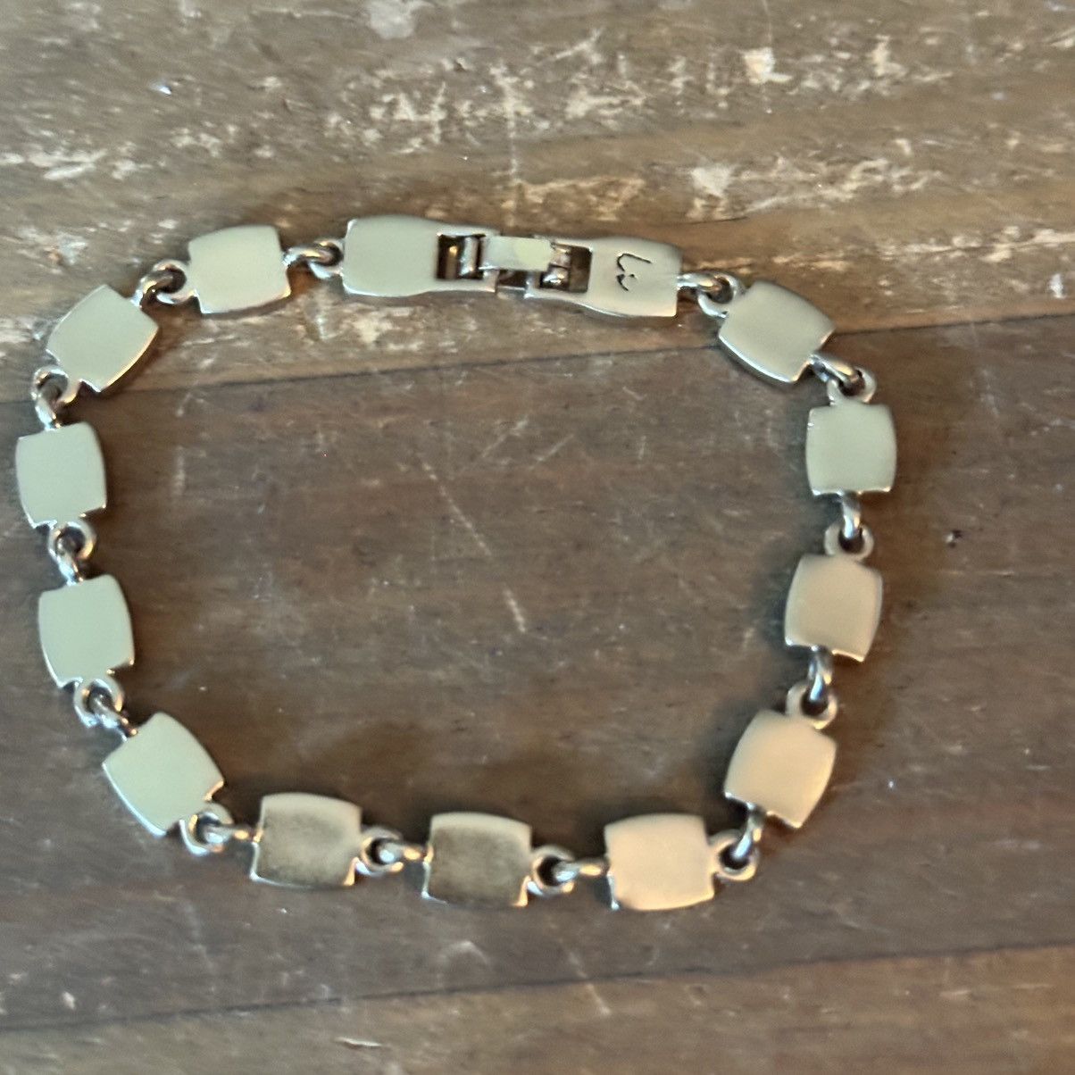 Liz Claiborne Liz Claiborne gold tone red enamel link bracelet and earring Size ONE SIZE - 4 Thumbnail