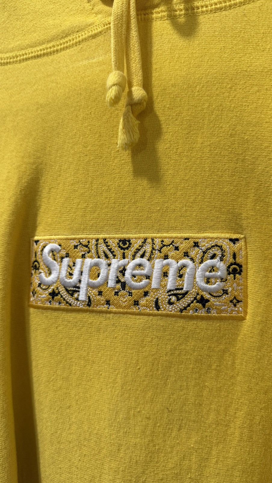 Supreme FW/19 SUPREME YELLOW BANDANA BOX LOGO Size US L / EU 52-54 / 3 - 4 Thumbnail