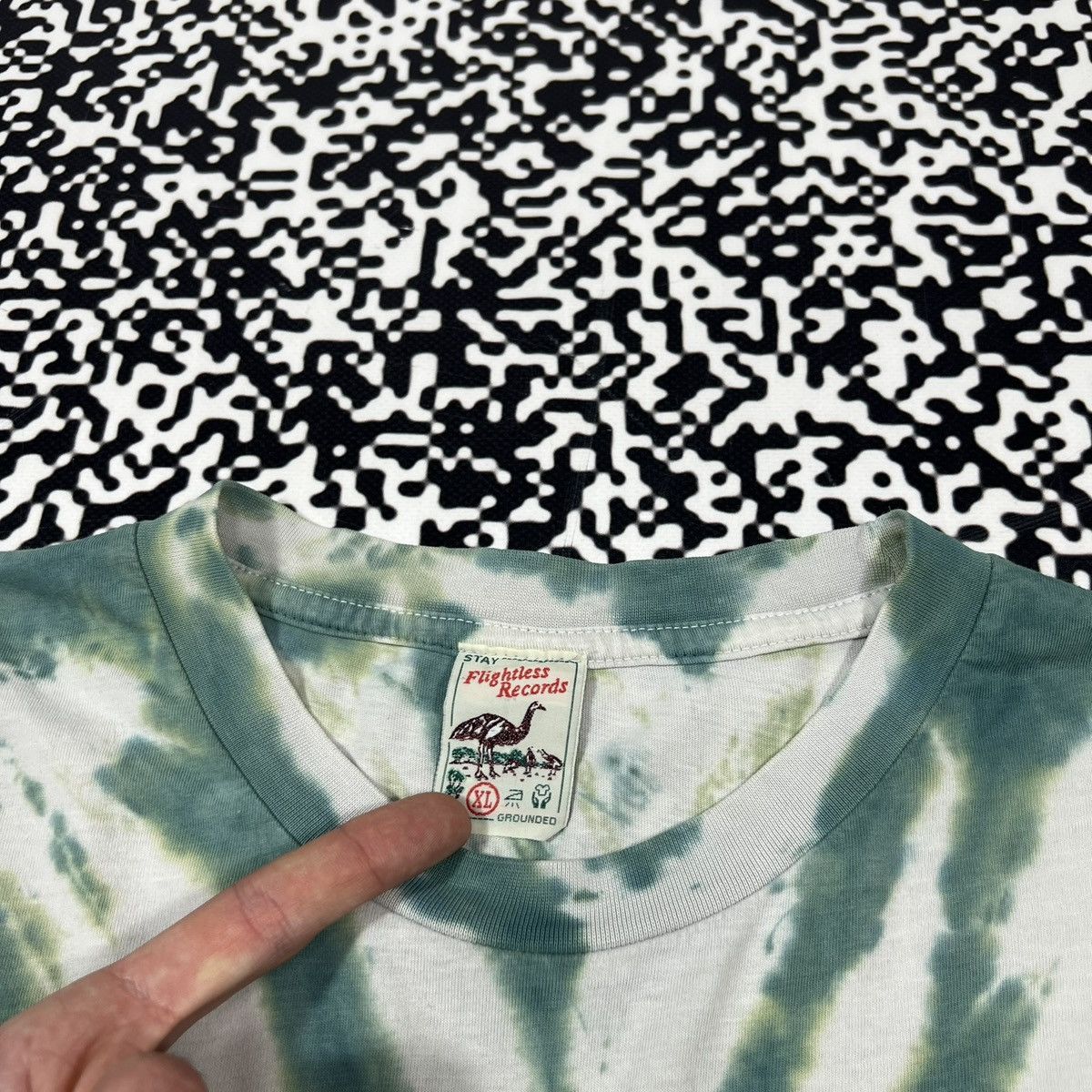 Band Tees Vintage Y2K The Murlocs Loopholes Tie Dye Band Rock T-shirt Size US XL / EU 56 / 4 - 11 Thumbnail