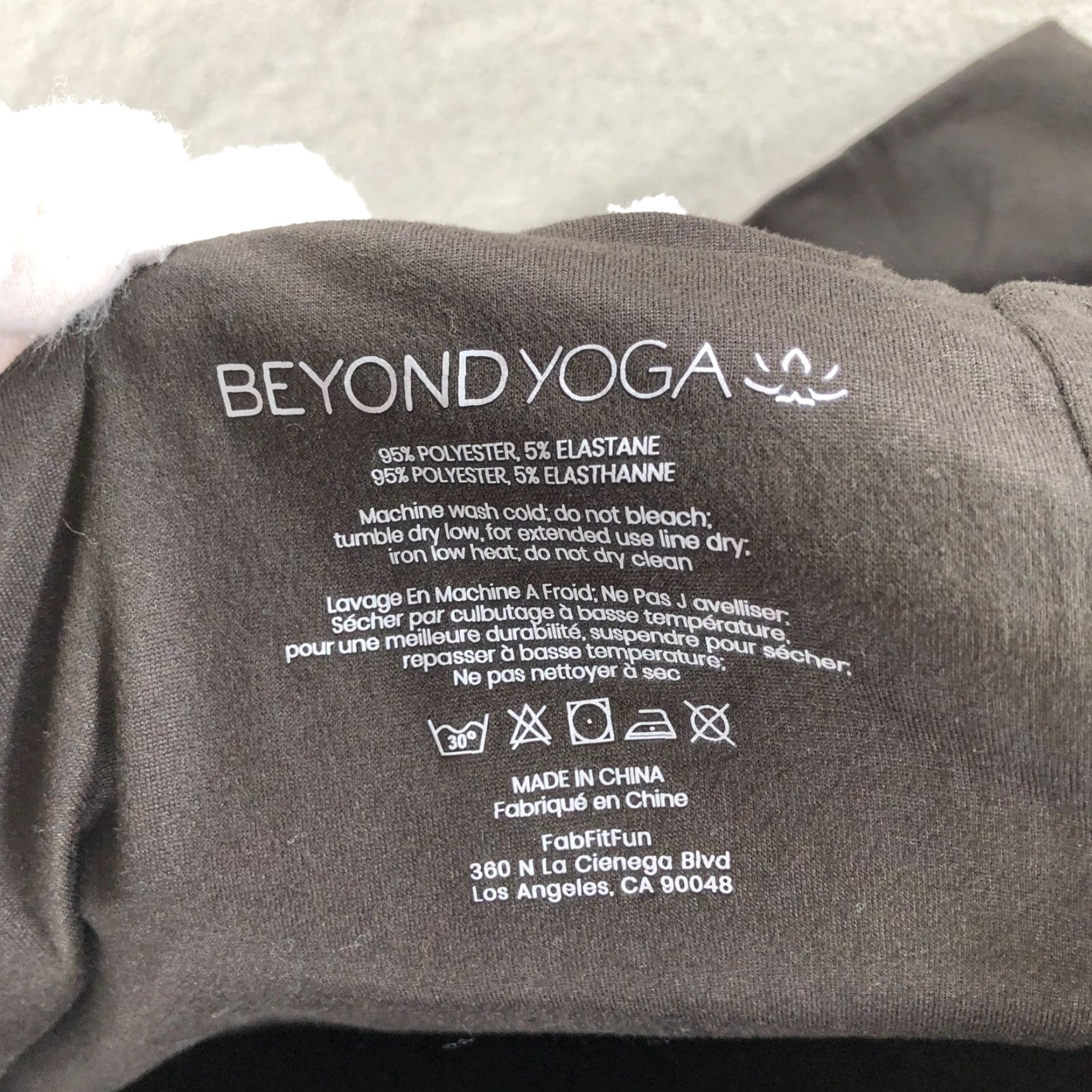 Beyond Yoga Beyond Yoga Infinity Scarf Black Zip Pocket Scarf Women OS Size ONE SIZE - 4 Thumbnail