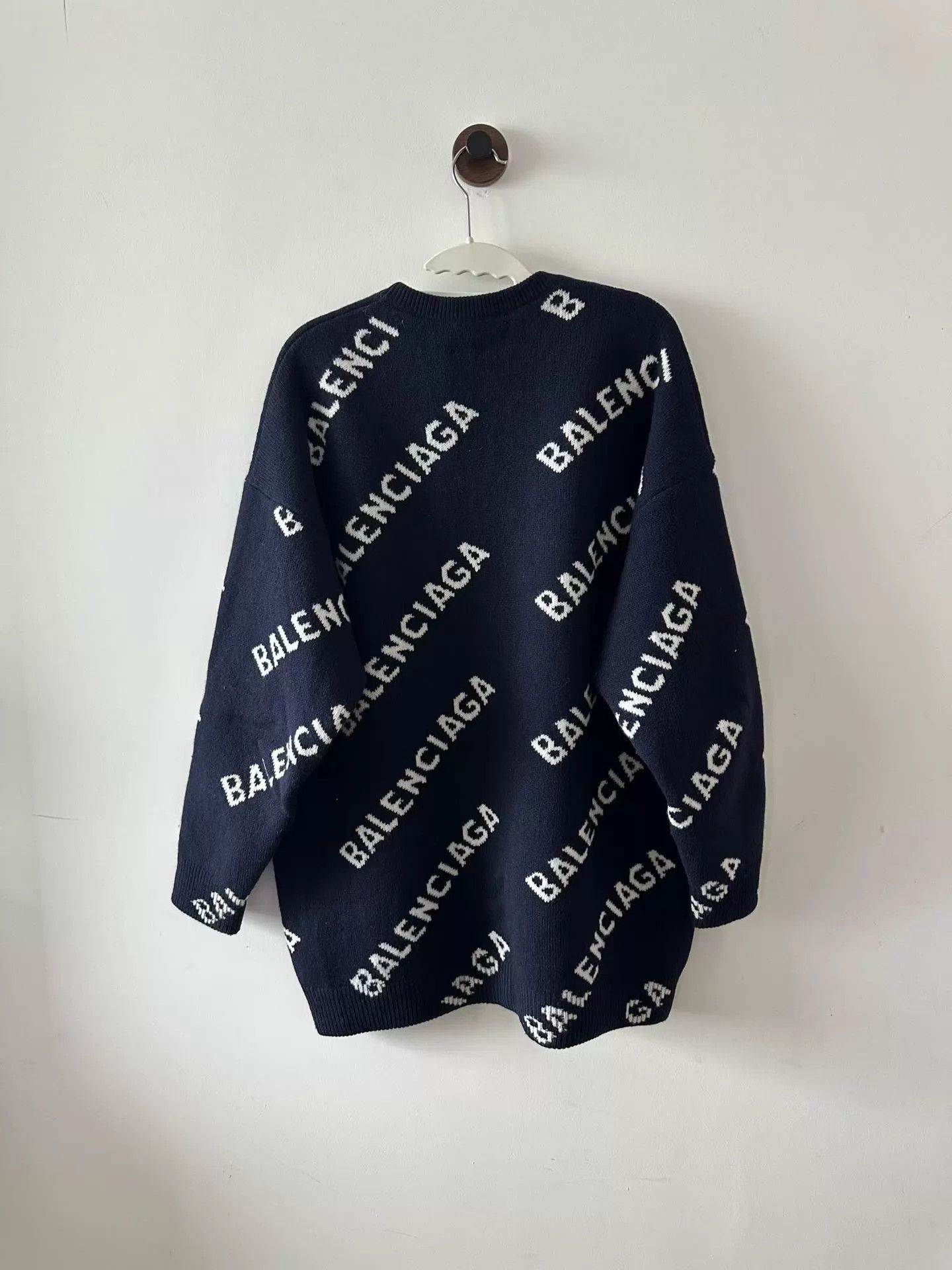 Balenciaga Balenciaga slogan sweater M Worn Once Size M / US 6-8 / IT 42-44 - 2 Thumbnail