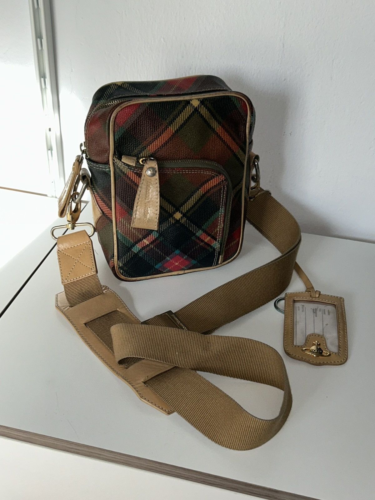 Vivienne Westwood VINTAGE Vivienne Westwood Derby Crossbody Bag & ID Tag Size ONE SIZE - 1 Thumbnail