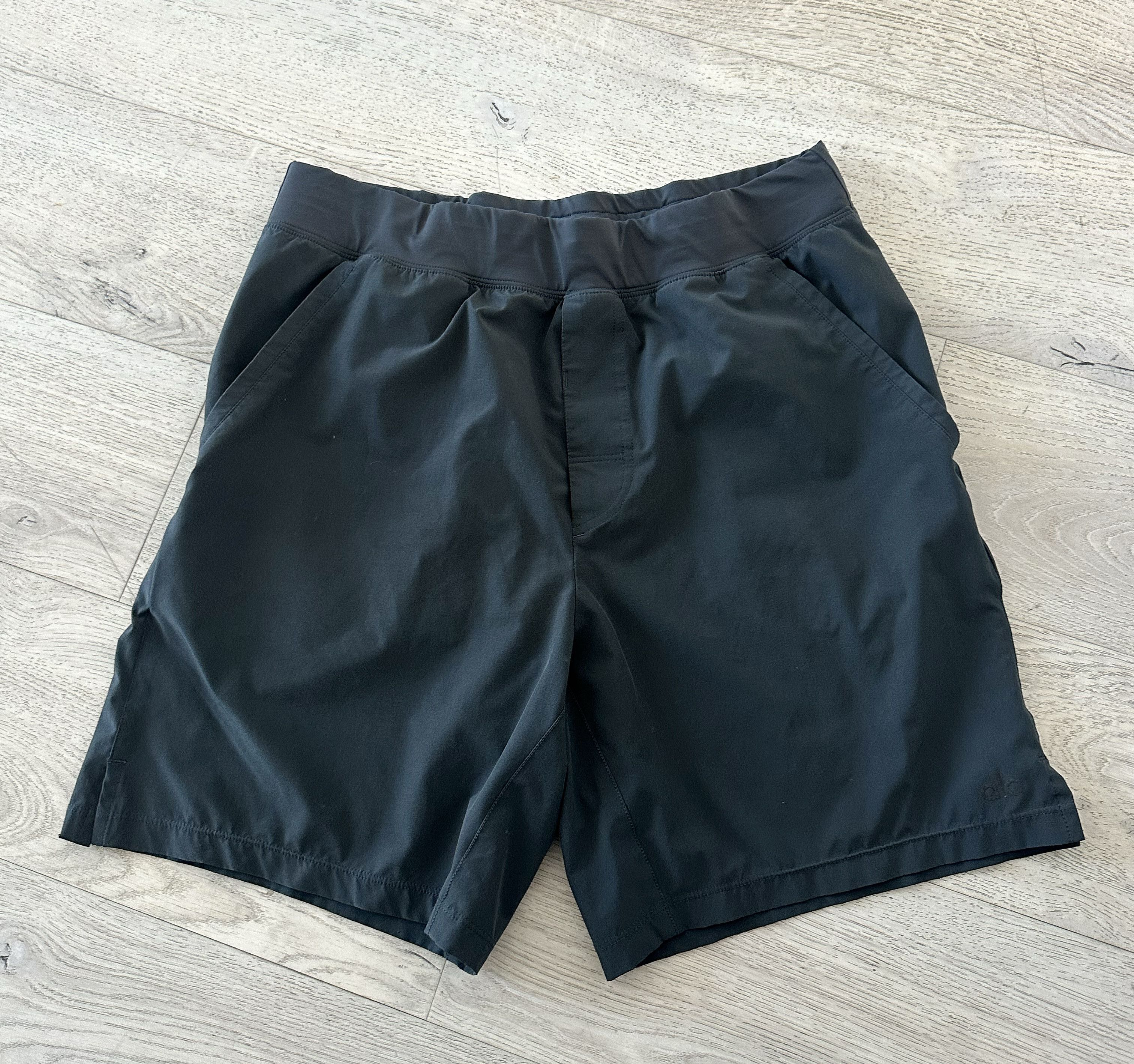 Alo Alo 7” Lightweight Nylon Short Size US 32 / EU 48 - 1 Thumbnail