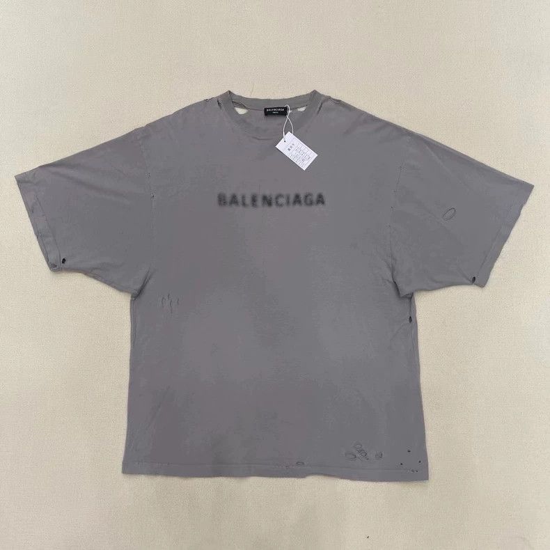 Balenciaga Balenciaga Distressed blurred short-sleeved shirt Size US S / EU 44-46 / 1 - 1 Thumbnail