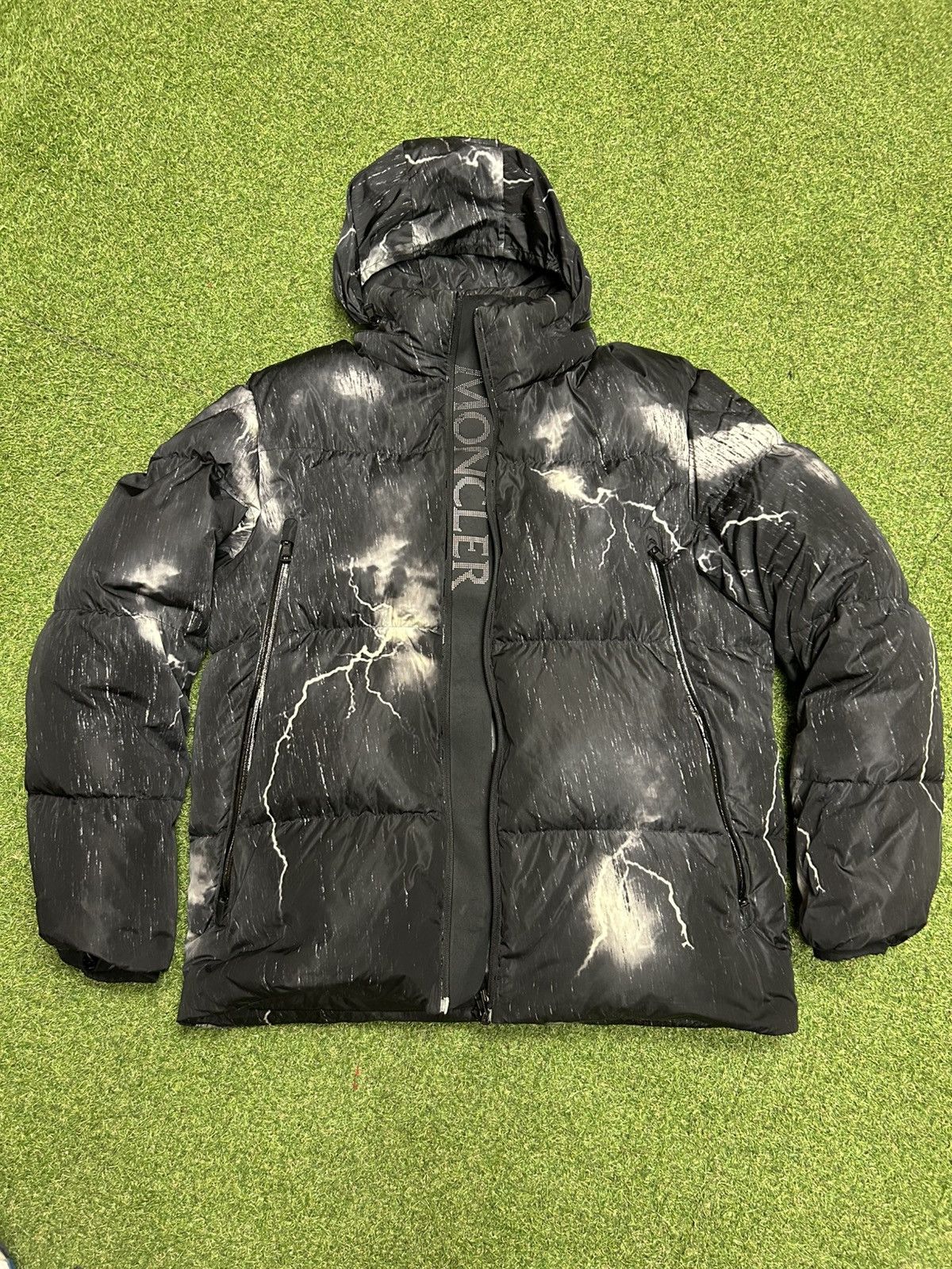 Moncler Moncler Black Down Fabas Lightning Bolt Puffer Jacket Size US XL / EU 56 / 4 - 1 Thumbnail