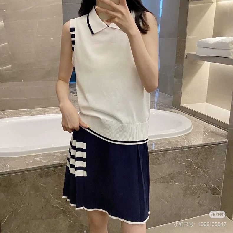 Thom Browne Thom Browne size40 Four stripe sleeveless polo vest Size S / US 4 / IT 40 - 6 Thumbnail