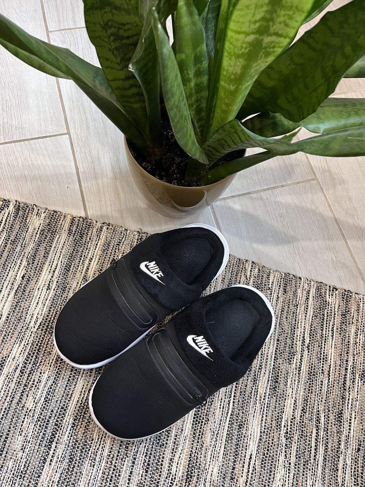 Nike × Vintage Nike Burrow Slide Fleece Outdoor Slipper Black Unisex Size US 8 / EU 41 - 1 Thumbnail