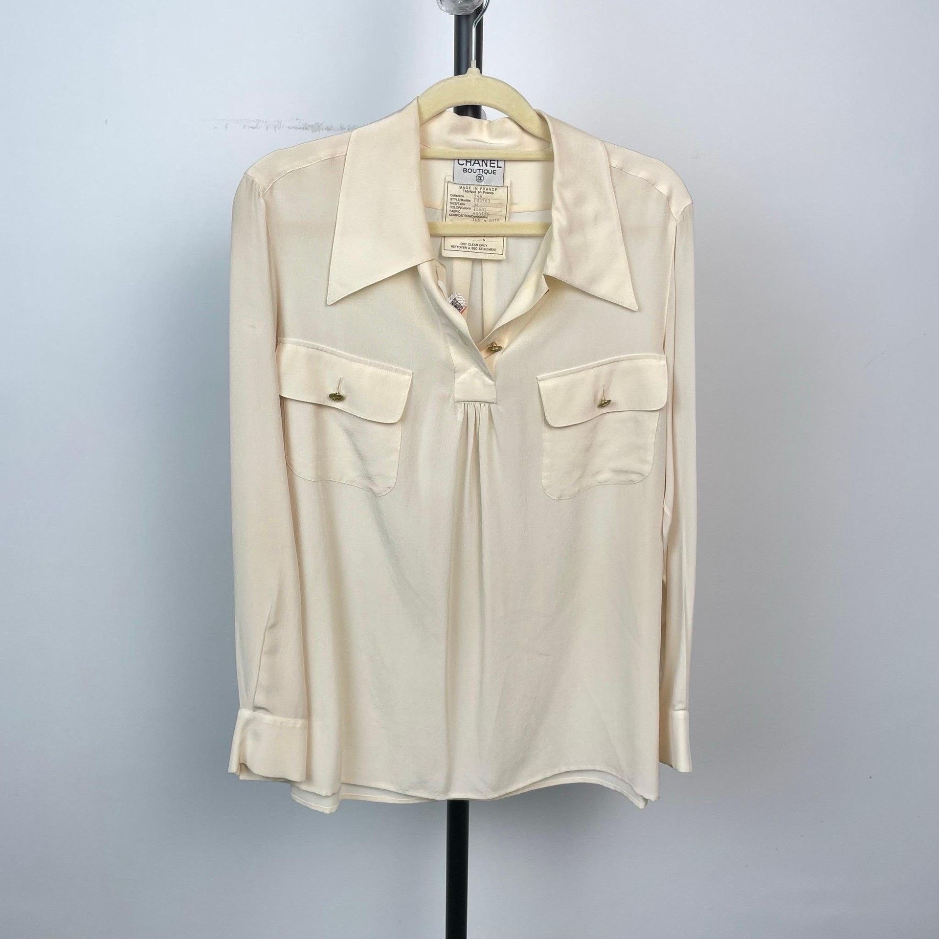 Chanel Chanel Ivory Gold Button Long-Sleeve Shirt Size XXS / US 00 / IT 34 - 1 Thumbnail