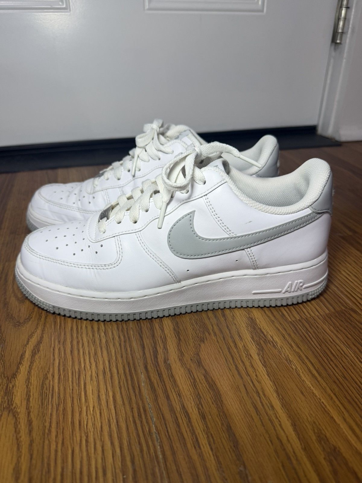 Nike Nike Air Force 1 low top sneakers size 8.5 Size US 8.5 / EU 41-42 - 1 Thumbnail