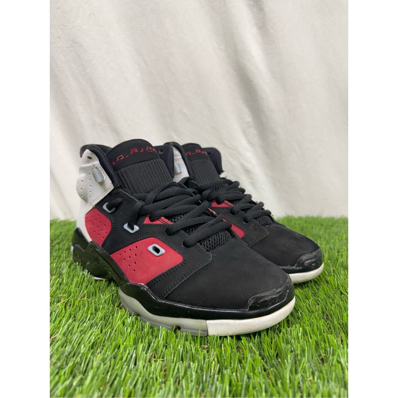 Jordan Brand Nike Boys Air Jordan 6 17 23 DM1159-006 Black Basketball Sho Size US 6 / EU 39 - 1 Thumbnail