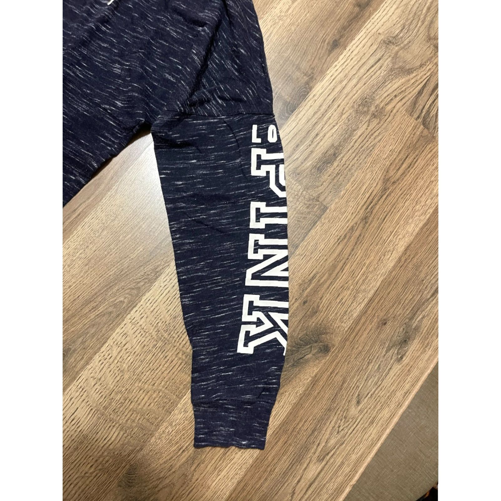 Victoria's Secret Victoria's Secret Shirt Women's XS Blue White Long Sleeve DOG Logo T-Shirt Casual Regular Pullover Neck Round Dog Theme Womens Size XS / US 0-2 / IT 36-38 - 6 Thumbnail