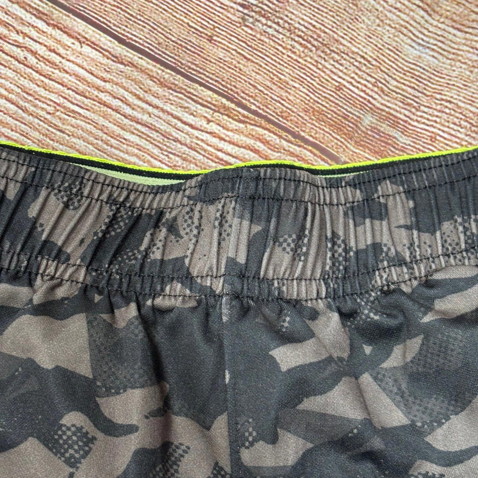 Champion Champion Boys' Camo Athletic Shorts with Neon Accents Medium Size US 26 / EU 42 - 4 Thumbnail