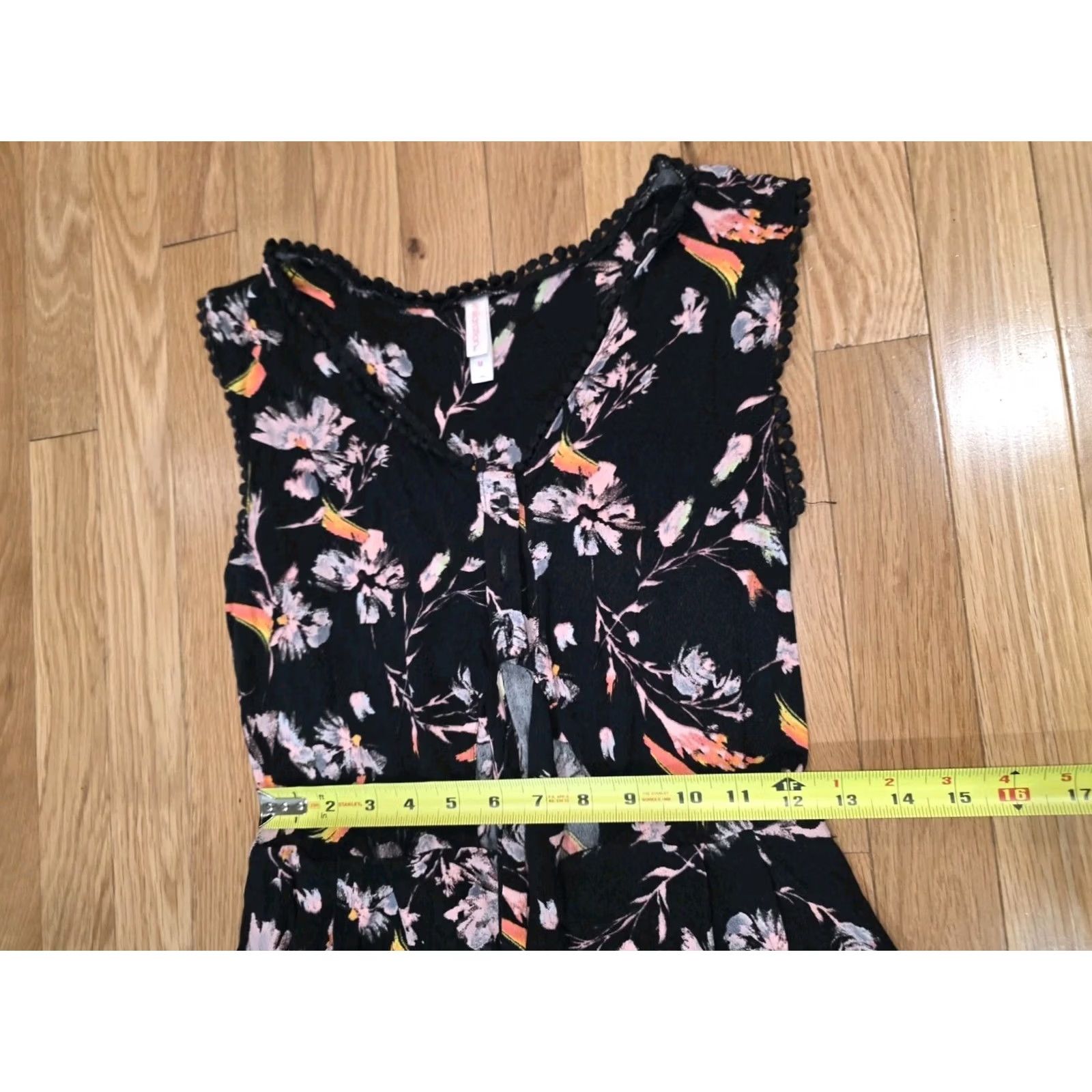 Vintage Xhilaration Romper Size Medium Womens Sleeveless One-Piece Black Floral Rayon M Romper Size 32" / US 10 / IT 46 - 5 Thumbnail