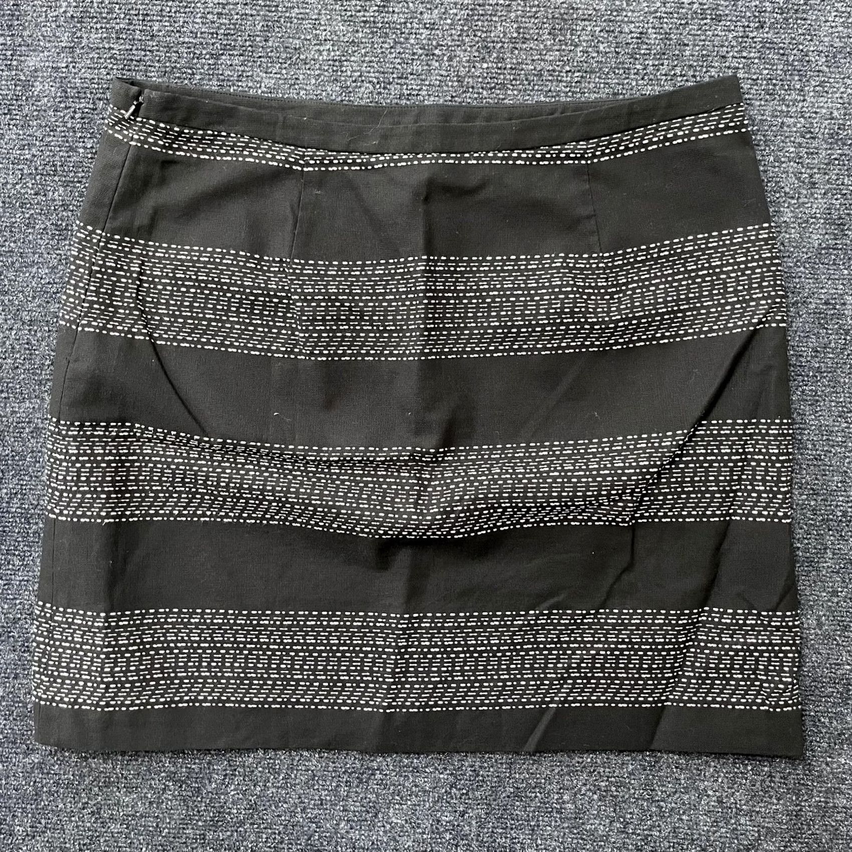 Loft LOFT Skirt Women 10 Black White Striped Mini Pencil Office Career Dressy Chic Size 32" / US 10 / IT 46 - 3 Thumbnail