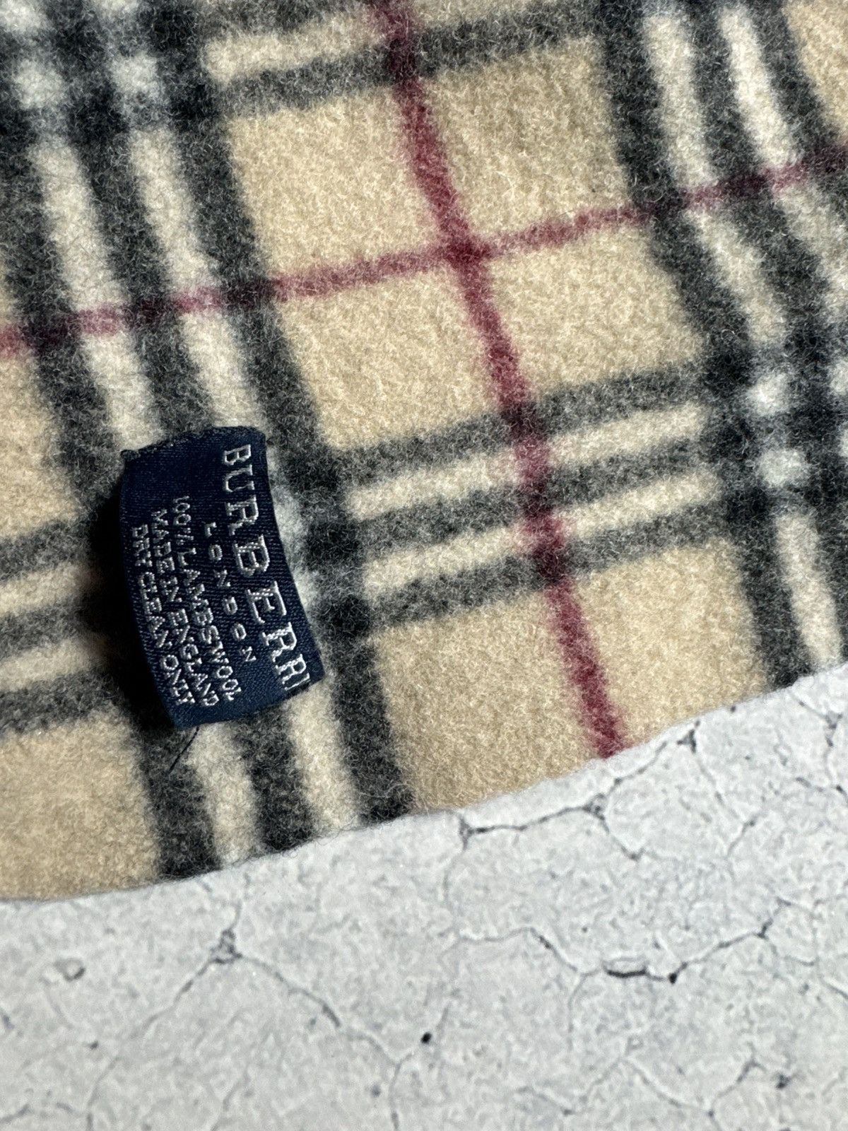 Burberry Burberry London Nova Check Luxury Wool Scarf Size ONE SIZE - 2 Thumbnail