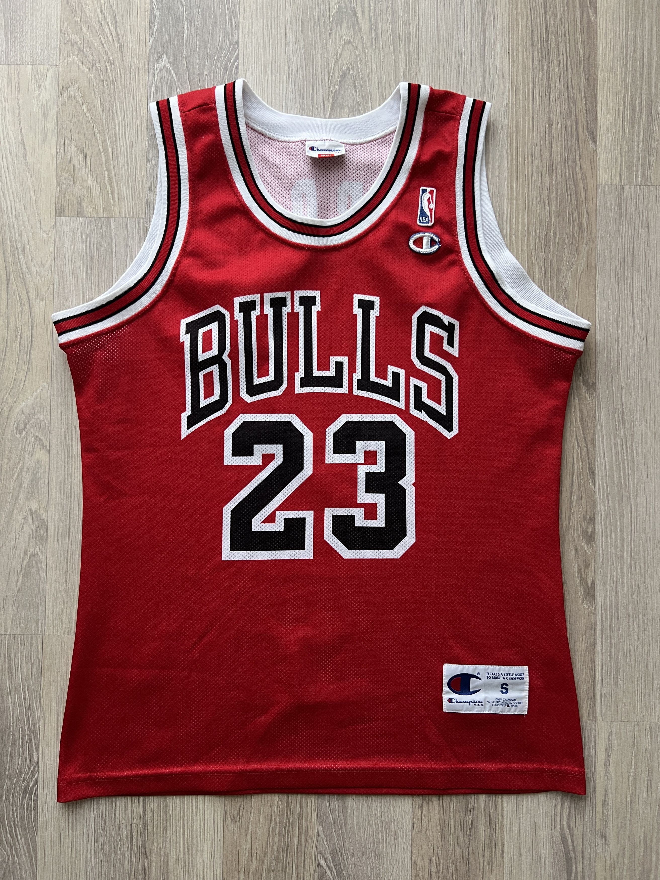 Champion VINTAGE CHAMPION USA CHICAGO BULLS JORDAN 23 NBA RED JERSEY Size US S / EU 44-46 / 1 - 3 Thumbnail