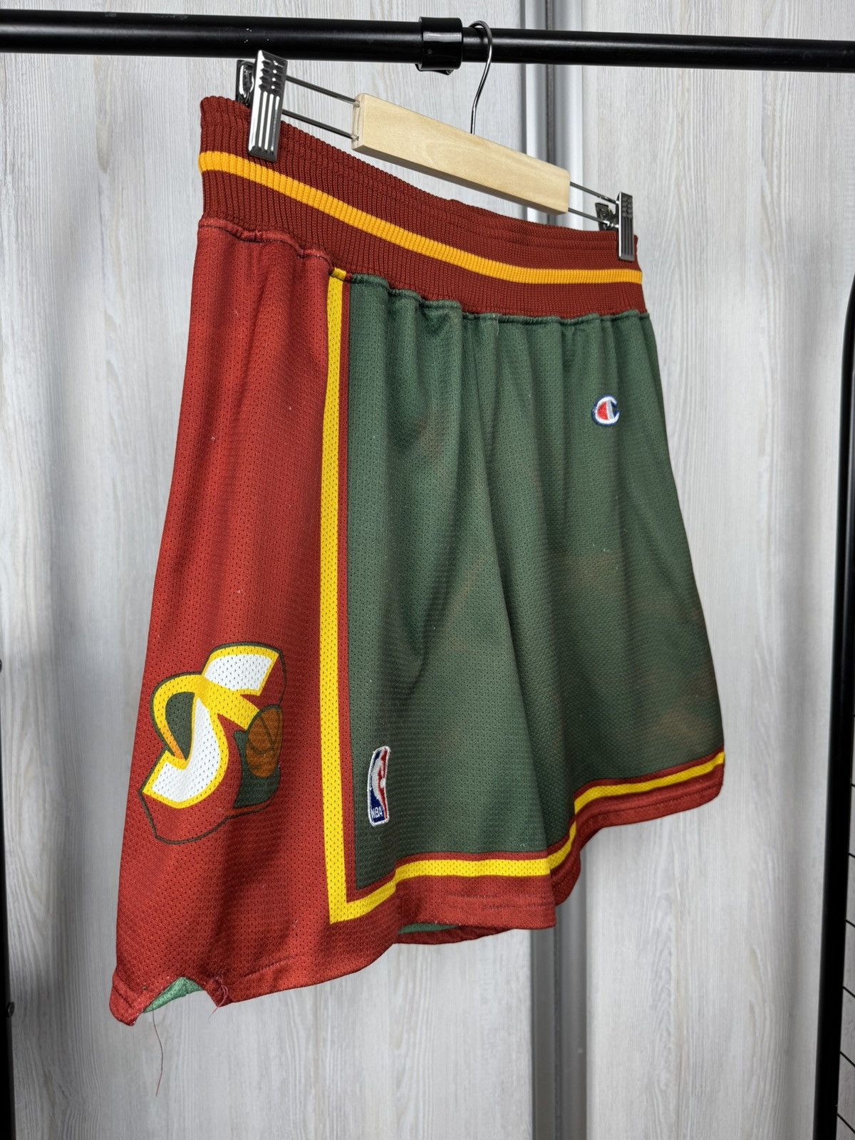 Champion 1998-1999 Seattle Supersonics Basketball Shorts Champion S Size US 30 / EU 46 - 3 Thumbnail