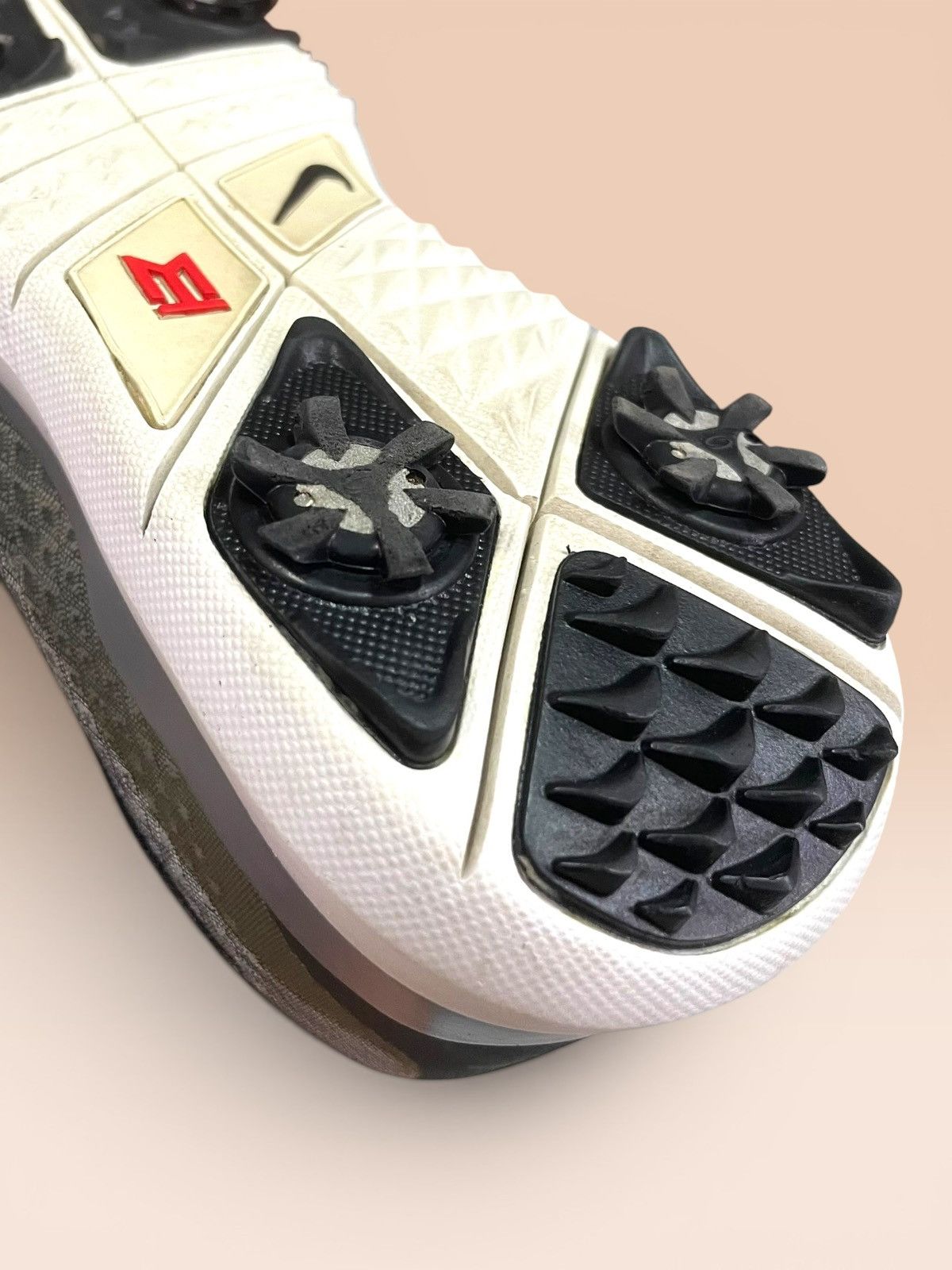 Nike × Tiger Woods Nike X Tiger Woods TW15 "Metallic Silver" Size US 8 / EU 41 - 22 Thumbnail