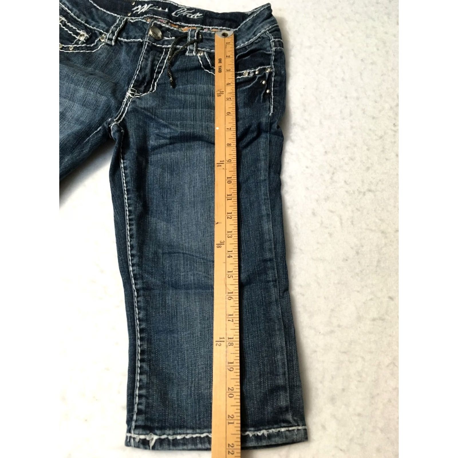 Vintage Miss Chic Jeans Mid Rise Womans Size 9 (28x16) Blue Denim capri leg Med Wash Size 28" / US 6 / IT 42 - 6 Thumbnail