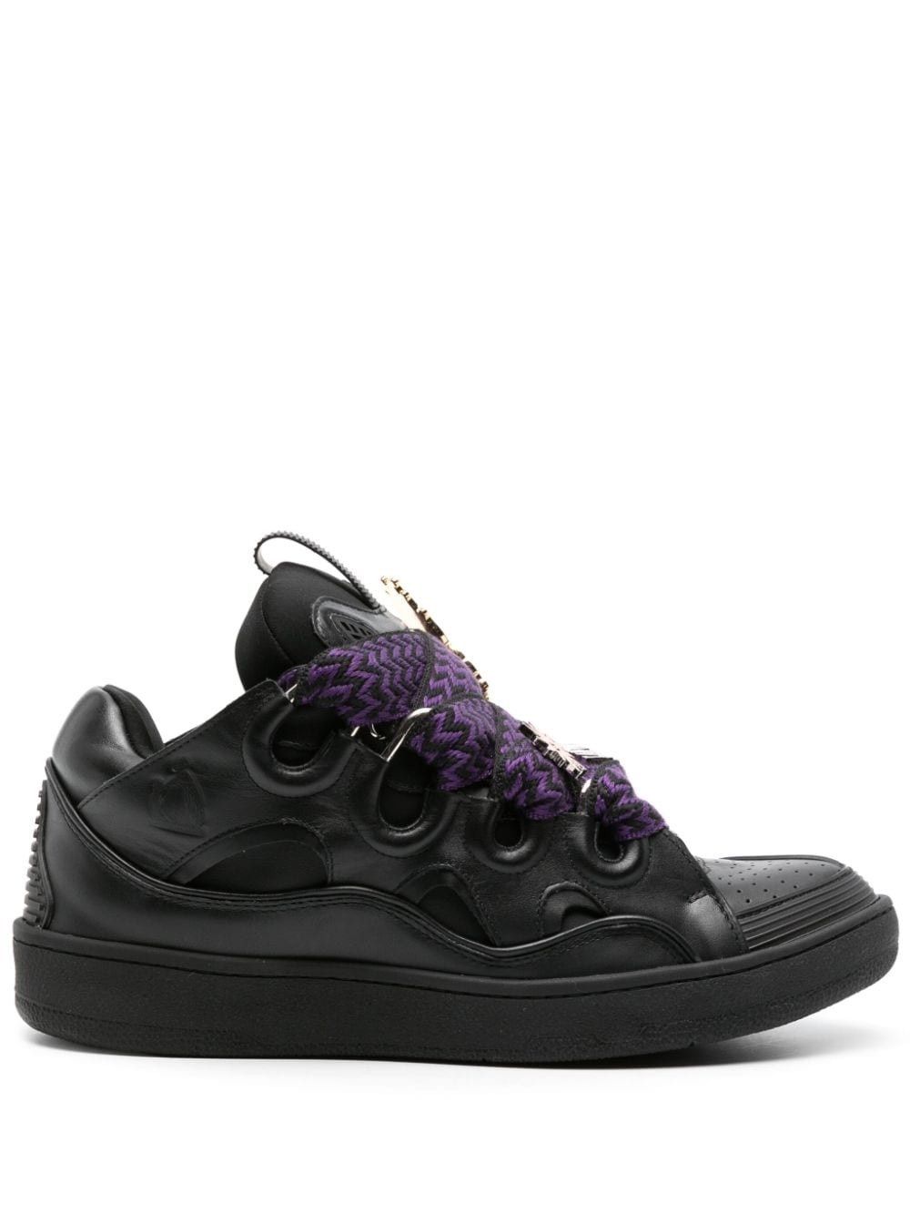 oc11z0325 Curb Low-Top Sneakers in Black