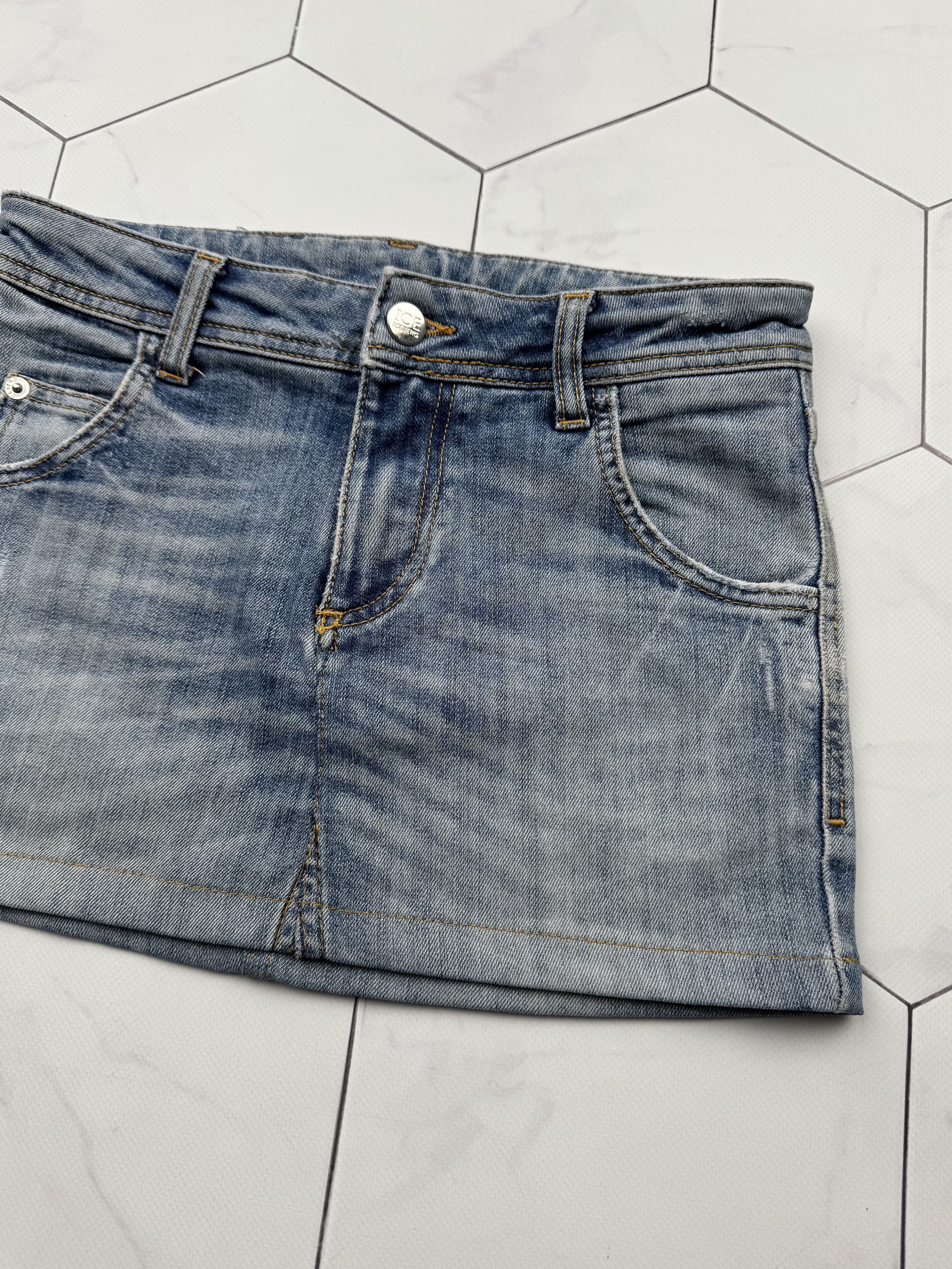 Iceberg Iceberg Vintage Mini Skirt (B399)E2 Size 25" / US 0 / IT 36 - 4 Thumbnail