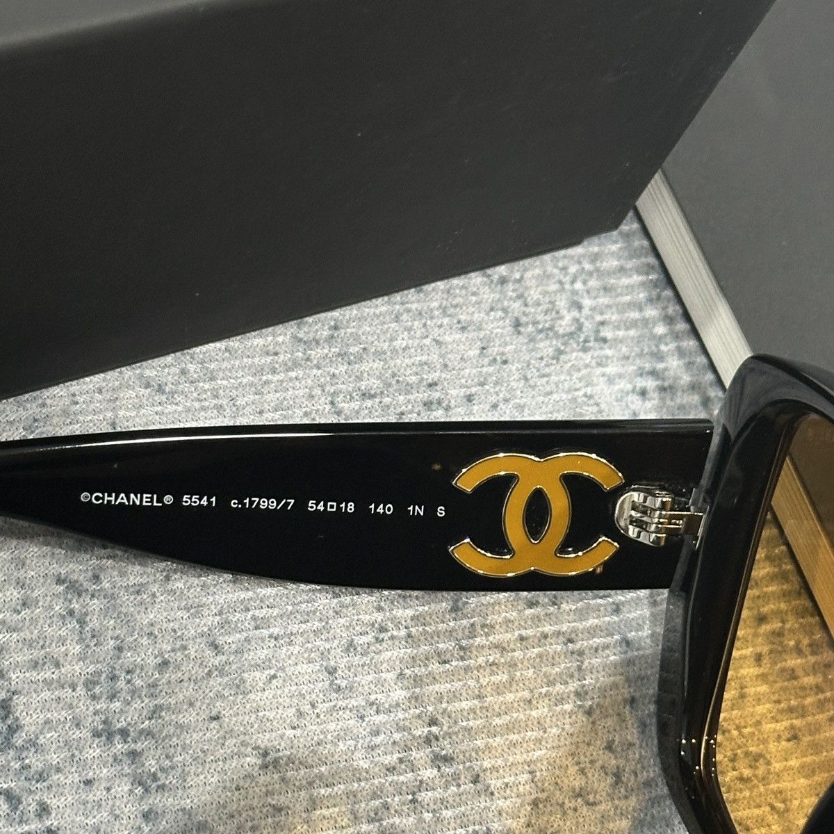 Chanel CHANEL 0CH5541 1799/7 SUNGLASSES Size ONE SIZE - 9 Thumbnail